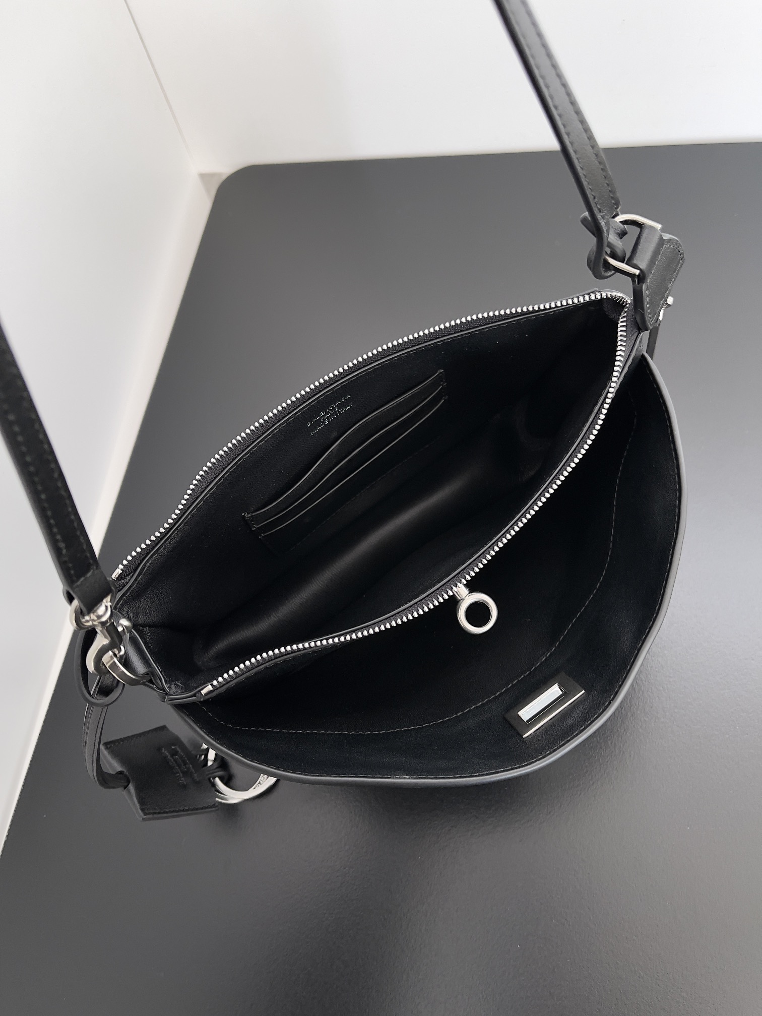 大得価のbalenciaga バックスーパーコピー 人気 ハンドバッグ 本革 レザー 優雅 斜め掛け ブラック_3