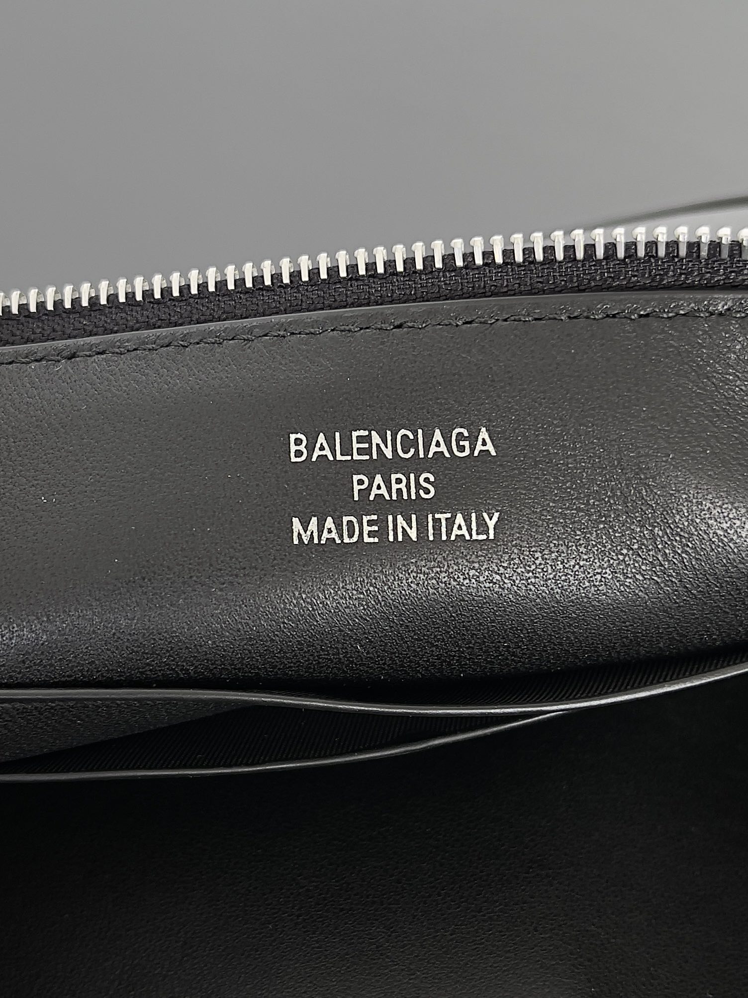 大得価のbalenciaga バックスーパーコピー 人気 ハンドバッグ 本革 レザー 優雅 斜め掛け ブラック_4