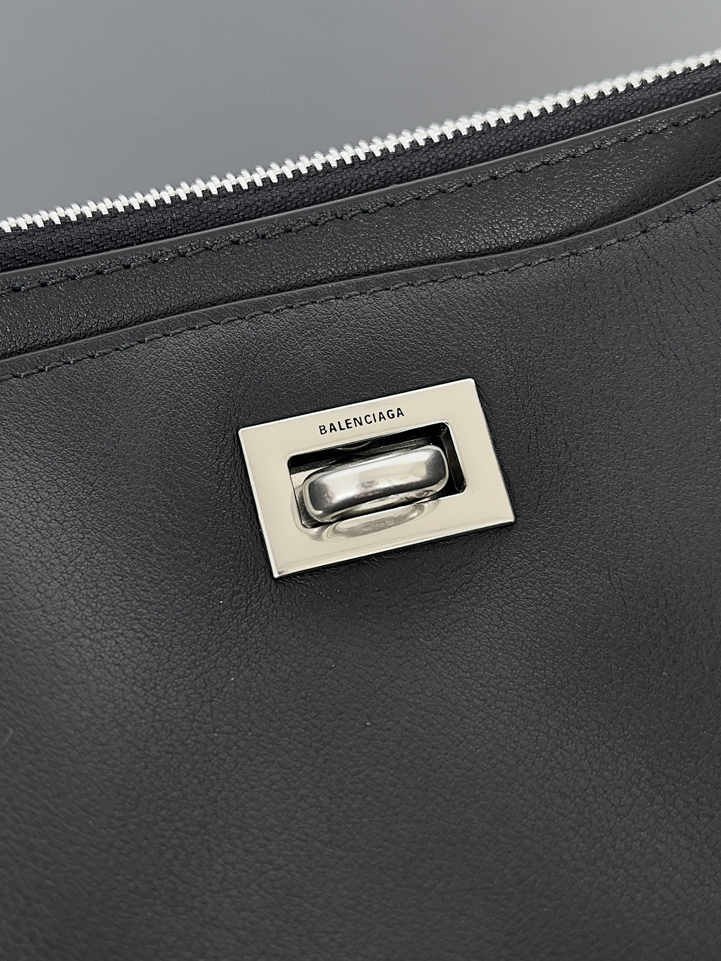 大得価のbalenciaga バックスーパーコピー 人気 ハンドバッグ 本革 レザー 優雅 斜め掛け ブラック_5