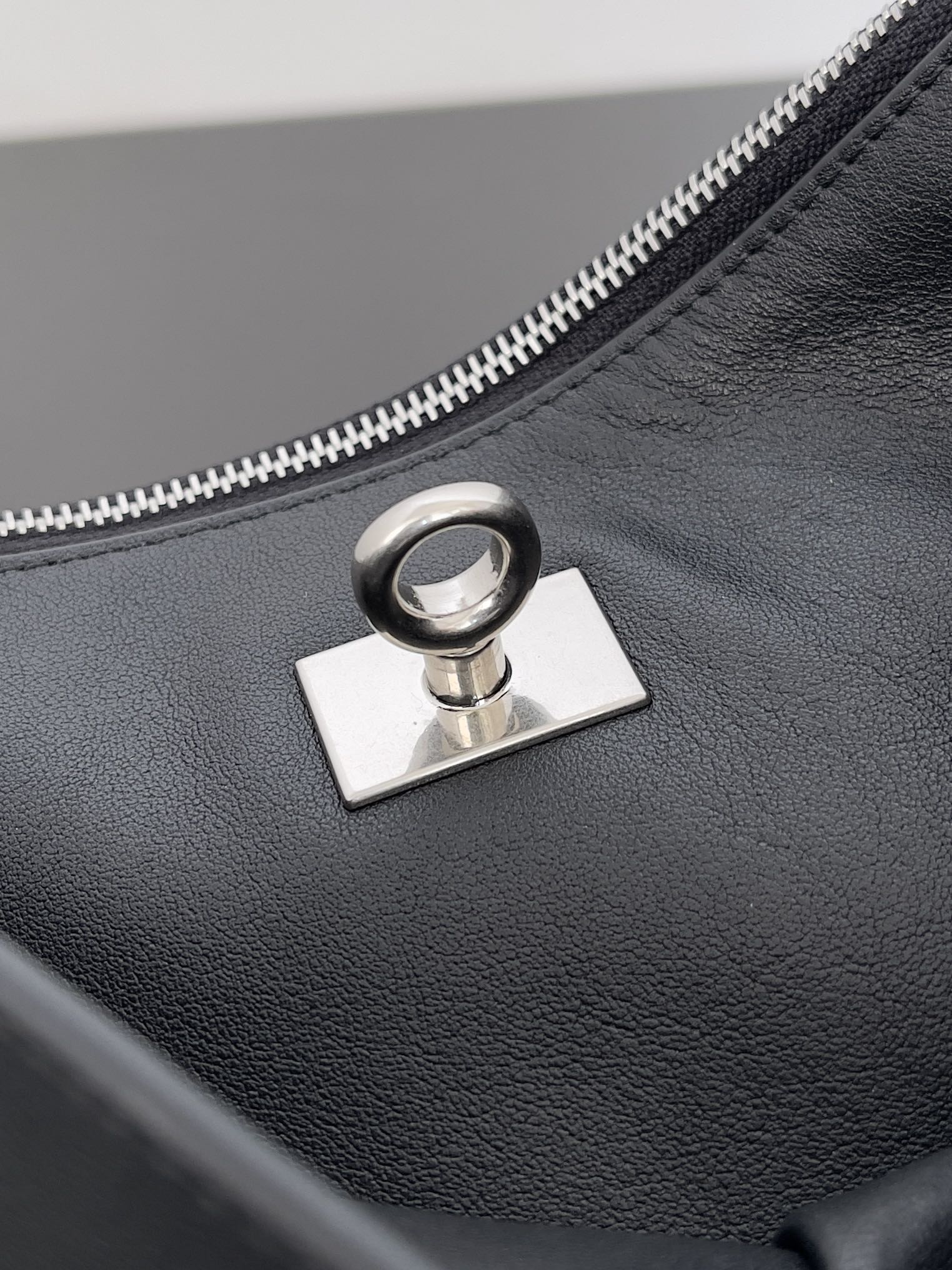 大得価のbalenciaga バックスーパーコピー 人気 ハンドバッグ 本革 レザー 優雅 斜め掛け ブラック_9
