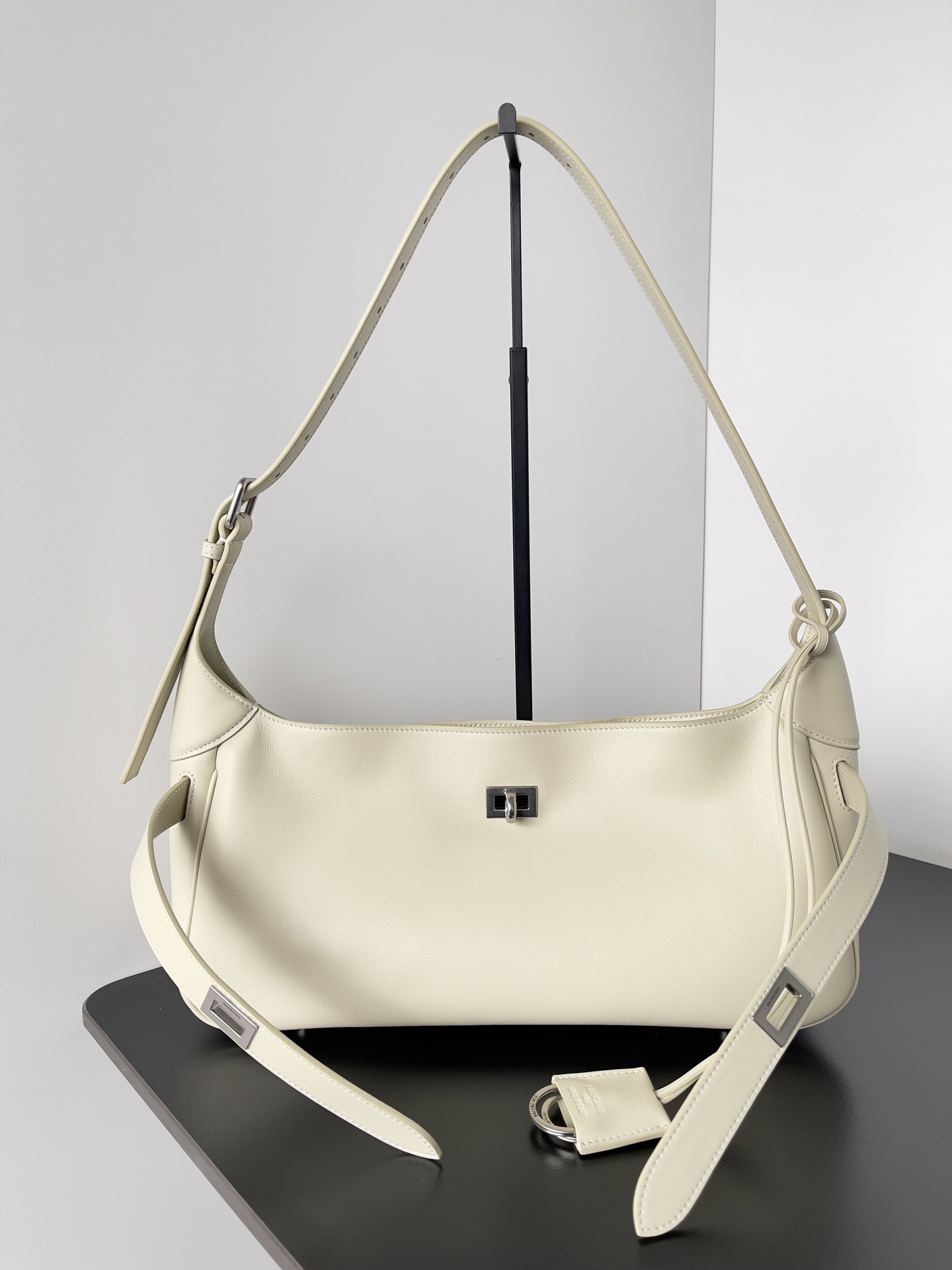 balenciaga カバンコピー 牛革 レザー 斜め掛けバッグ 柔軟 ハンドバッグ ホワイト_1