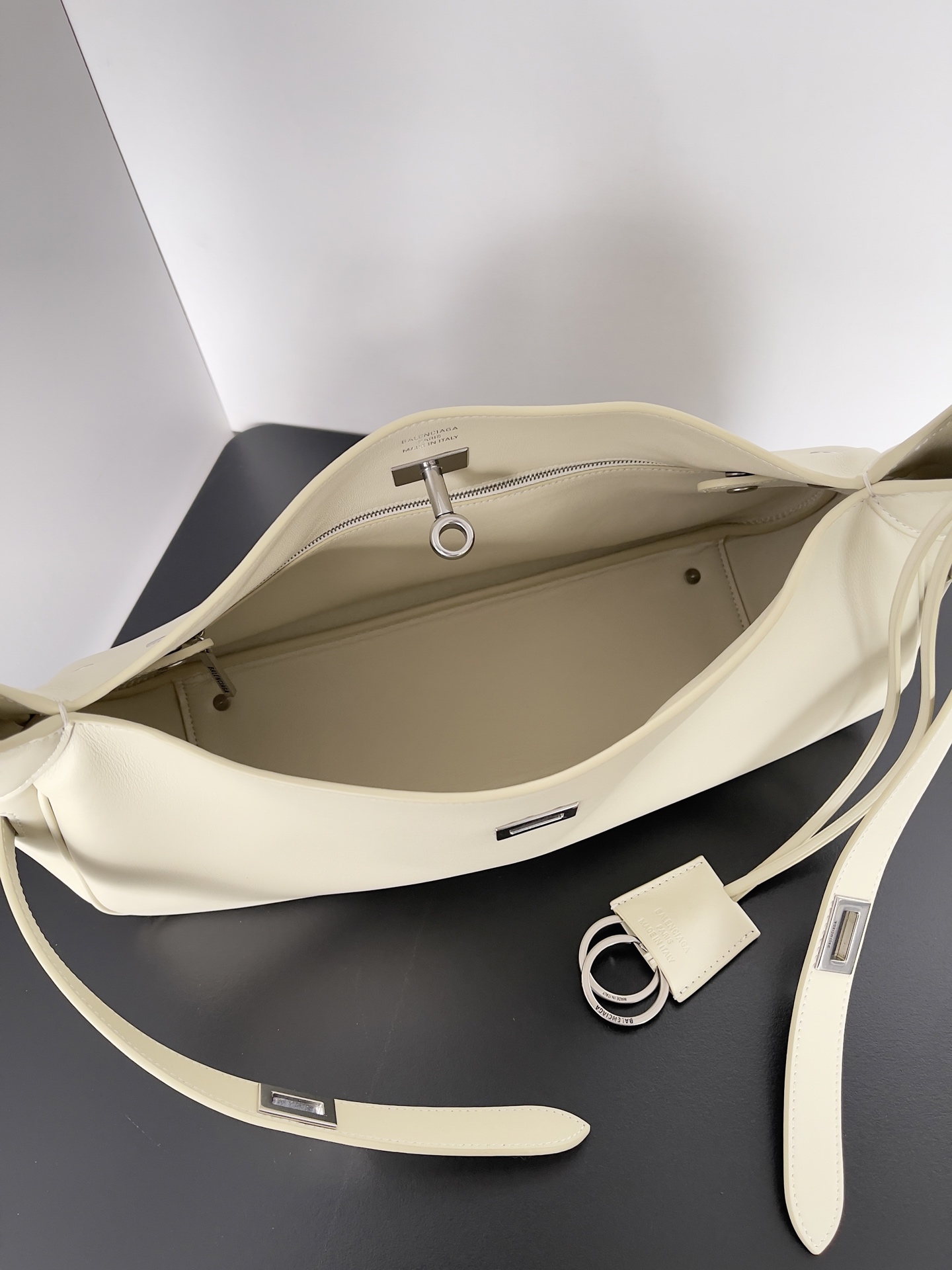 balenciaga カバンコピー 牛革 レザー 斜め掛けバッグ 柔軟 ハンドバッグ ホワイト_3