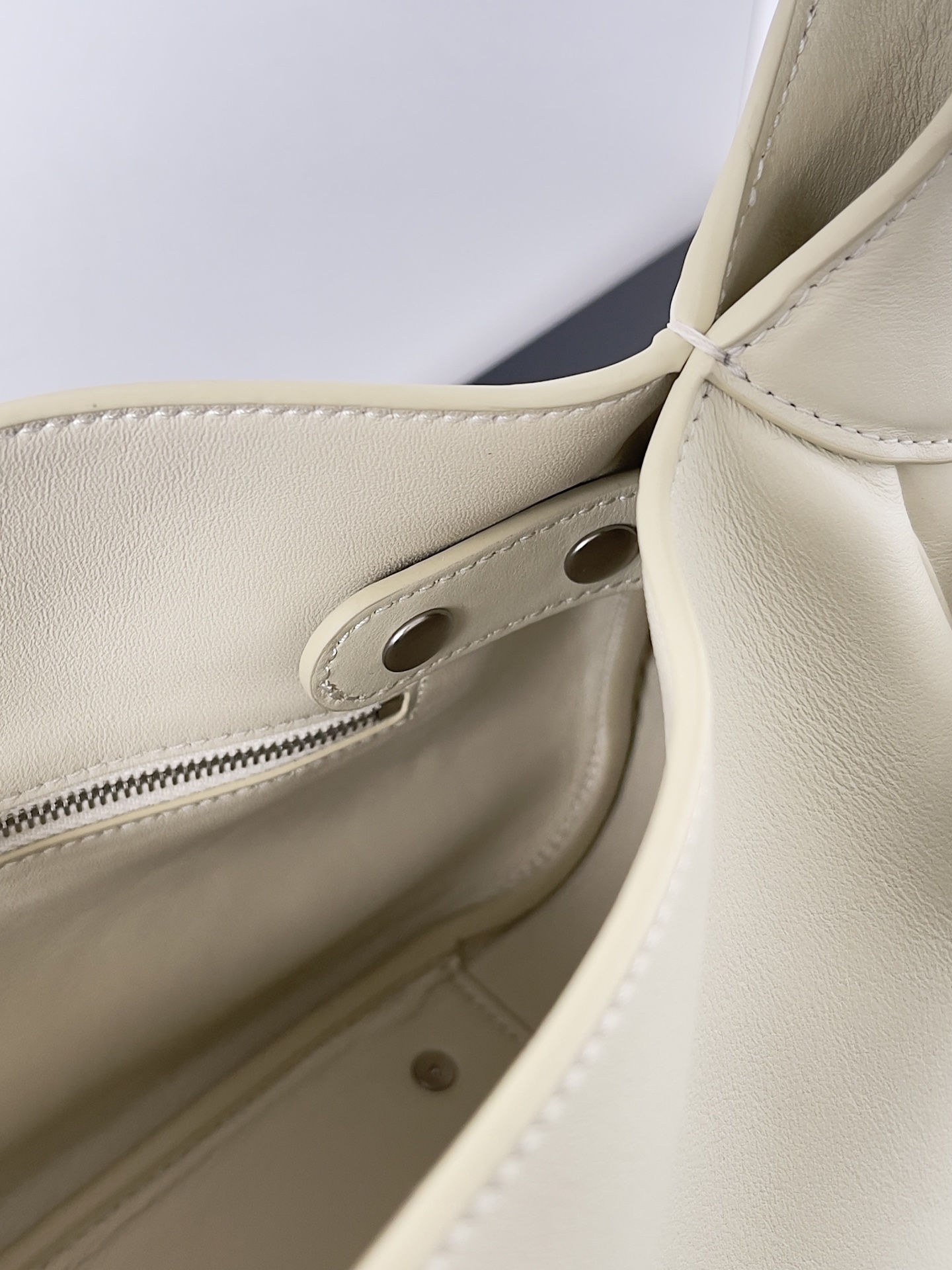 balenciaga カバンコピー 牛革 レザー 斜め掛けバッグ 柔軟 ハンドバッグ ホワイト_8