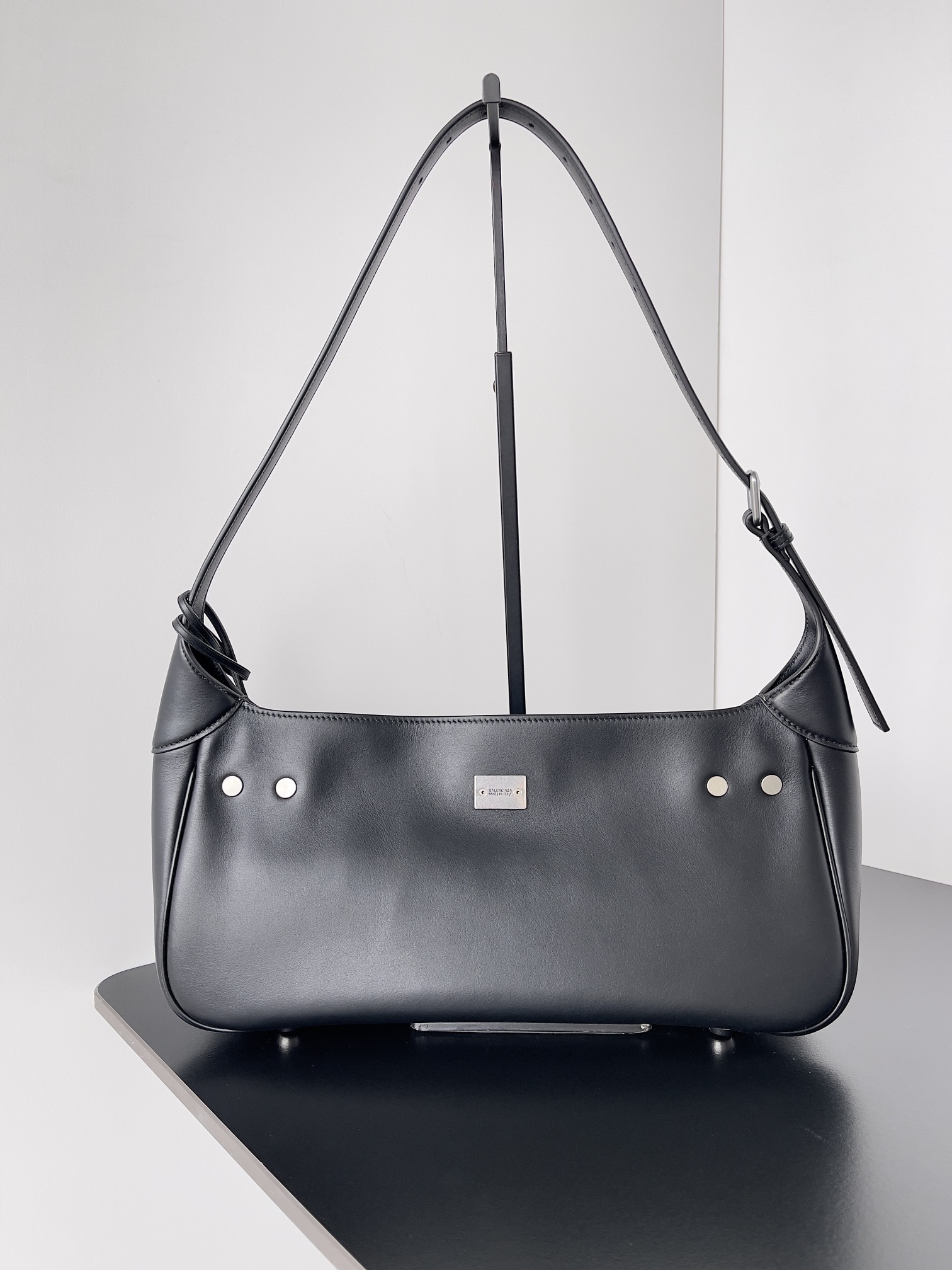 balenciaga かご バッグスーパーコピー 牛革 レザー 斜め掛けバッグ 柔軟 ハンドバッグ ブラック_1