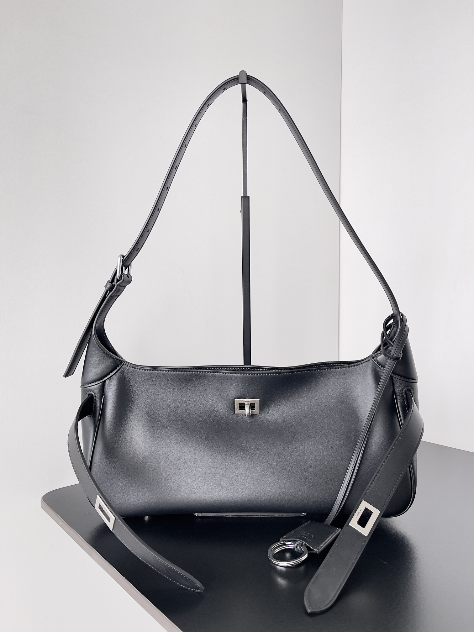 balenciaga かご バッグスーパーコピー 牛革 レザー 斜め掛けバッグ 柔軟 ハンドバッグ ブラック_2