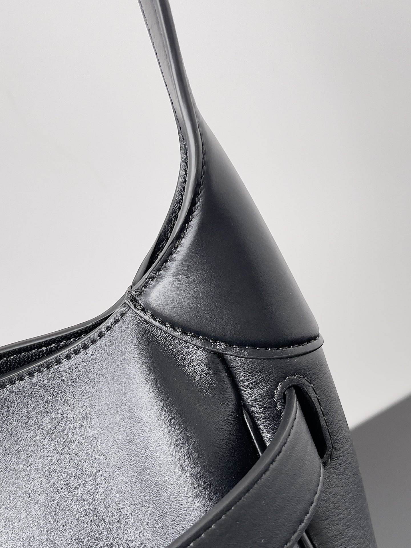 balenciaga かご バッグスーパーコピー 牛革 レザー 斜め掛けバッグ 柔軟 ハンドバッグ ブラック_4