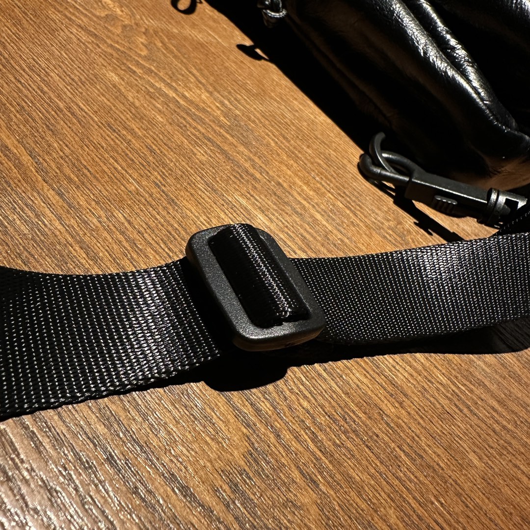 バレンシアガ カバン レディスーパーコピー 必需品 ミニ レザー 斜め掛けバッグ ブラック_8