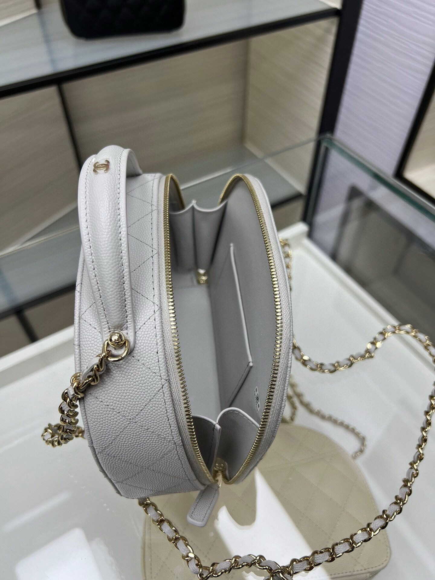 最新販売 シルバー シャネルバッグコピー ハンドバッグ 斜め掛け チェーン 牛革 優雅 AP4438Y ホワイト_3