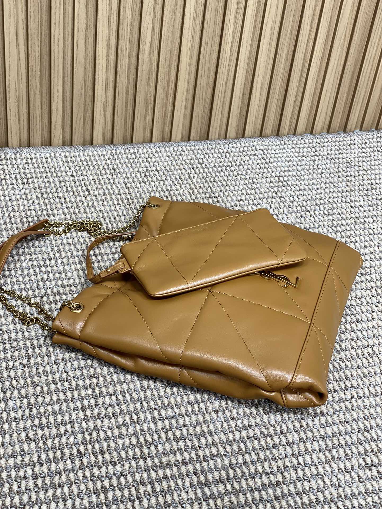サン ローラン レディ バッグ偽物 レザー 斜め掛けバッグ 日常用 柔らかい 781666 ブラウン_4