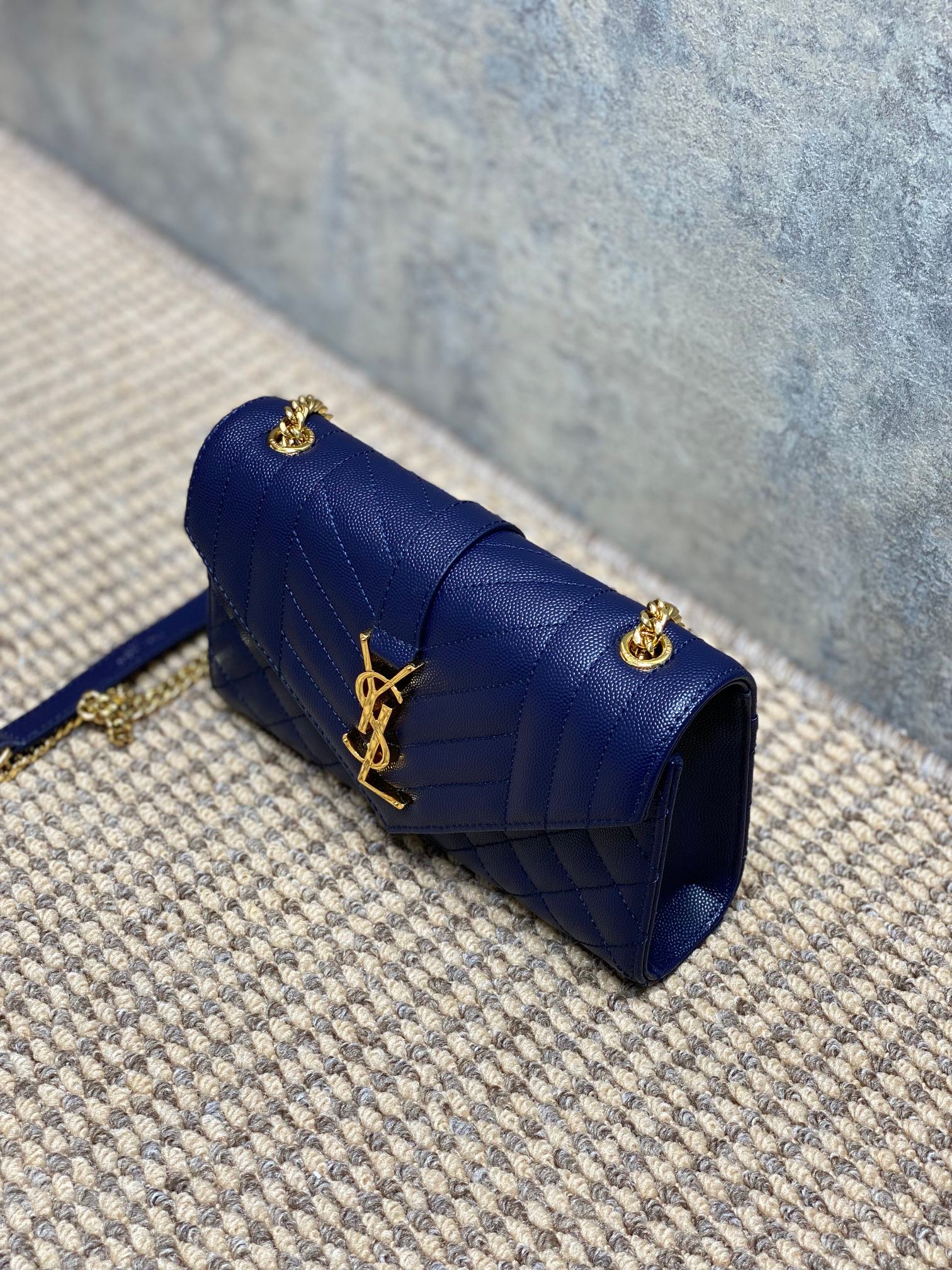 大得価のサン ローラン かご バッグコピー 斜め掛け YSL チェーンバッグ 本革 392745 ブルー_3