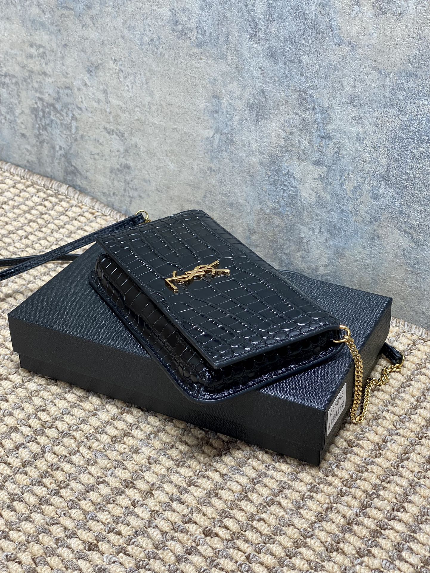 お買い得なイブ サン ローラン ハンドバッグ偽物 斜め掛けバッグ 本革 635095 ブラック_2