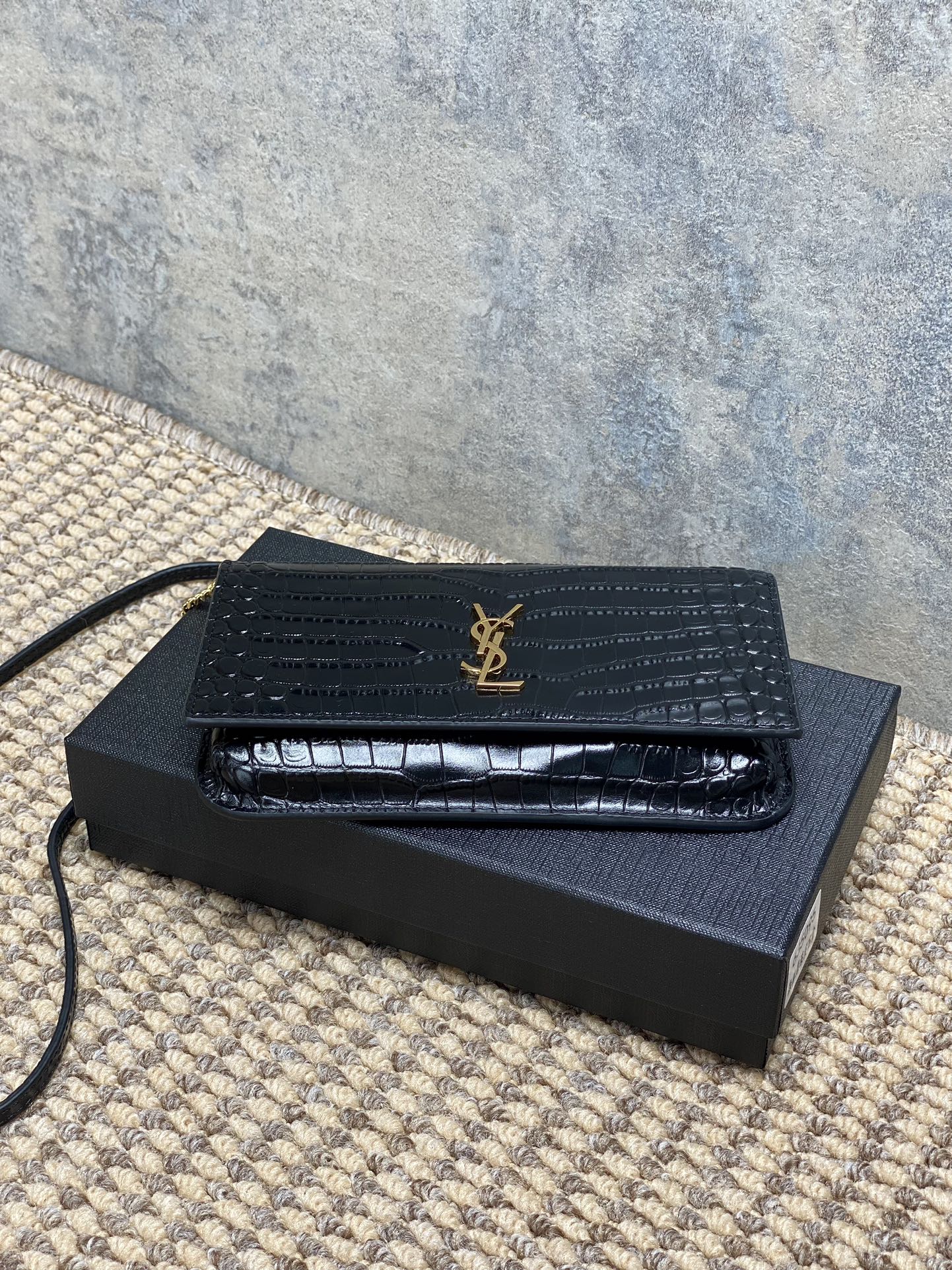 お買い得なイブ サン ローラン ハンドバッグ偽物 斜め掛けバッグ 本革 635095 ブラック_5