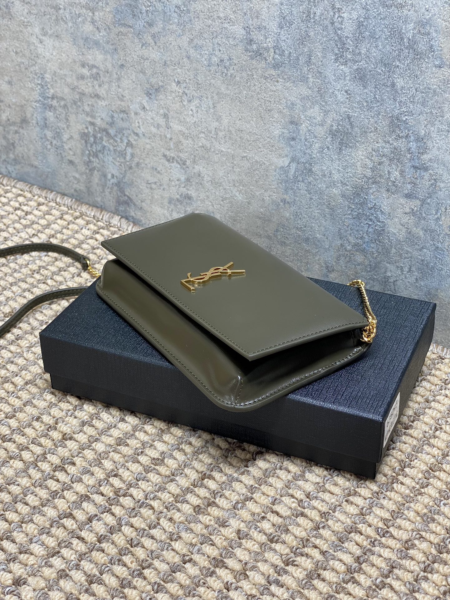 サン ローラン レディース バッグコピー 斜め掛けバッグ 635095 グレー_2