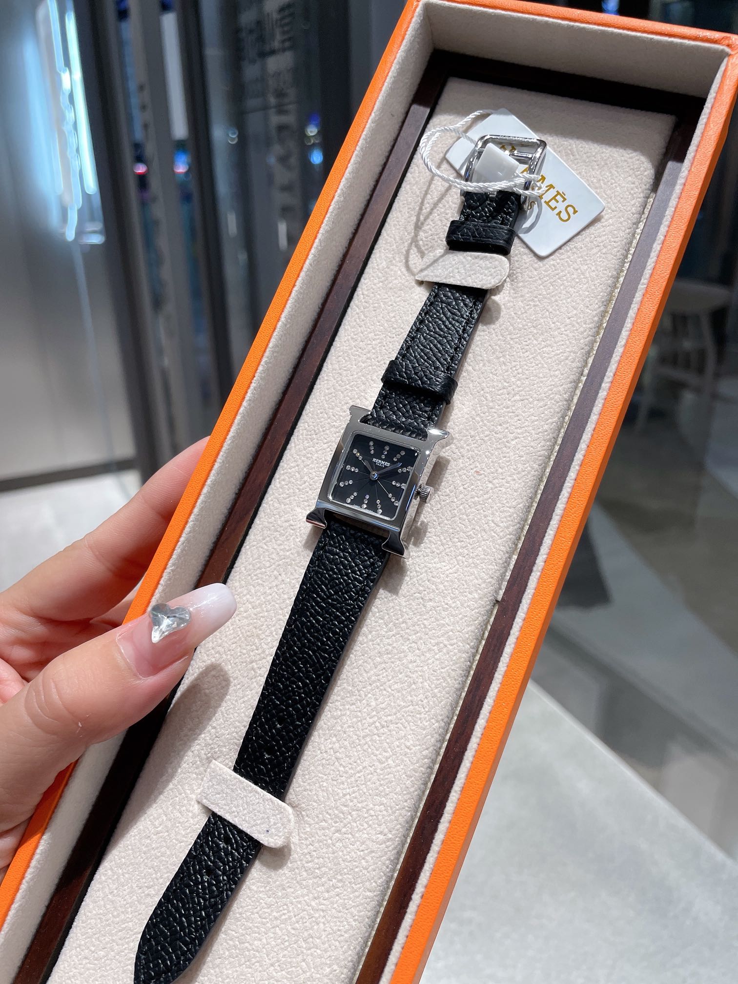 2025年のお買い得品 エルメス 時計値段スーパーコピー 牛革 シルバーケース ウォッチ 腕時計 ブラック_1