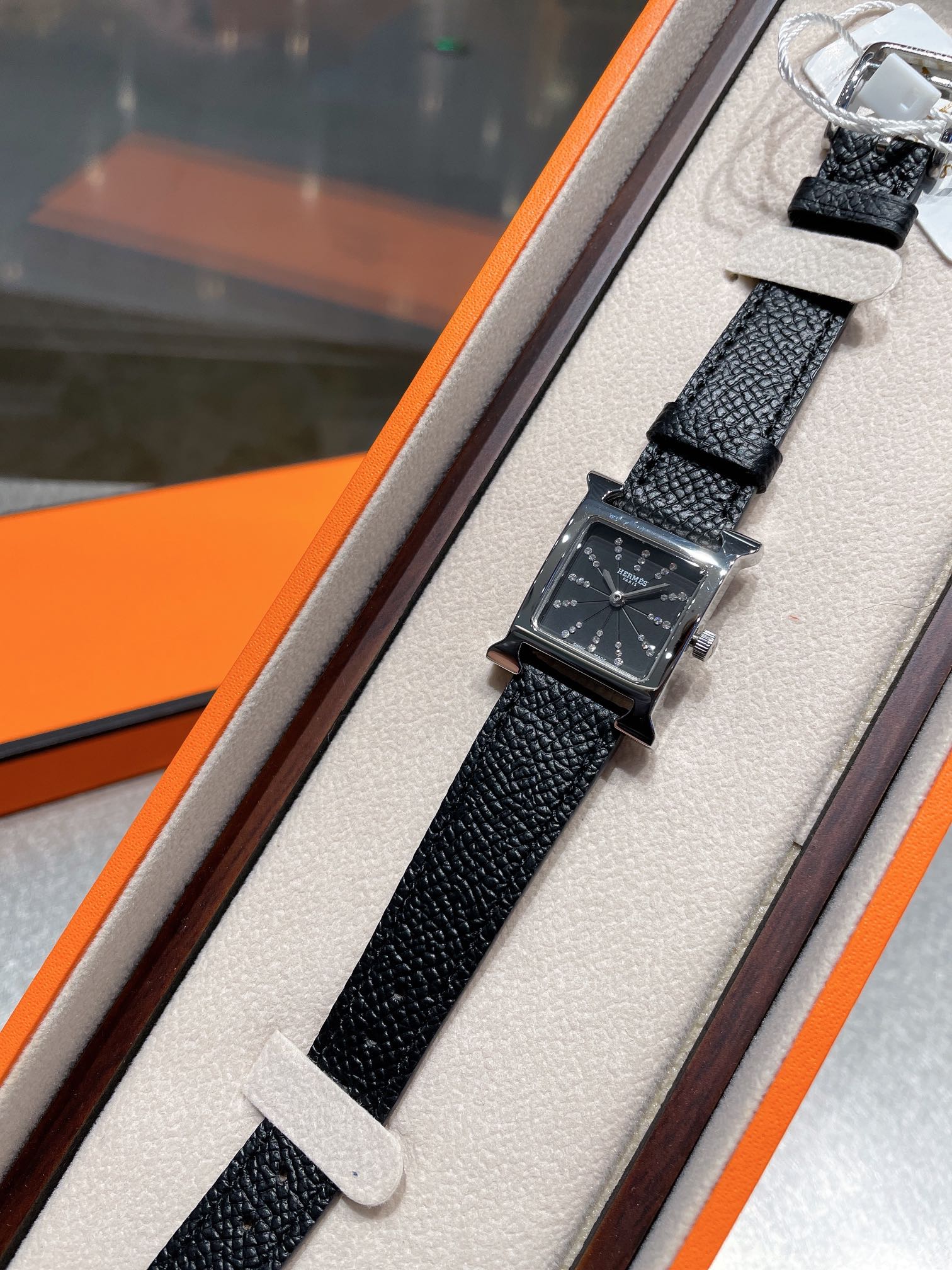 2025年のお買い得品 エルメス 時計値段スーパーコピー 牛革 シルバーケース ウォッチ 腕時計 ブラック_5