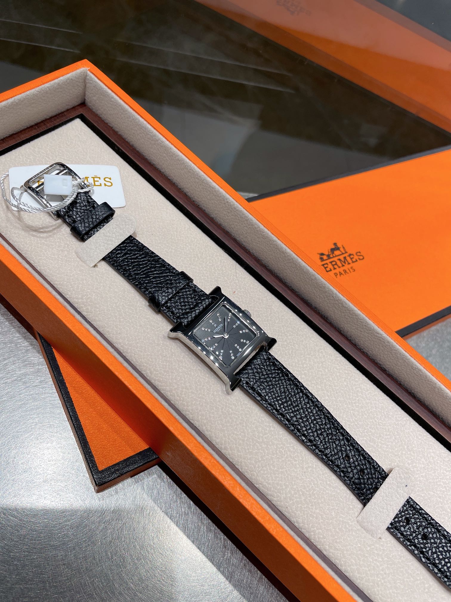 2025年のお買い得品 エルメス 時計値段スーパーコピー 牛革 シルバーケース ウォッチ 腕時計 ブラック_7