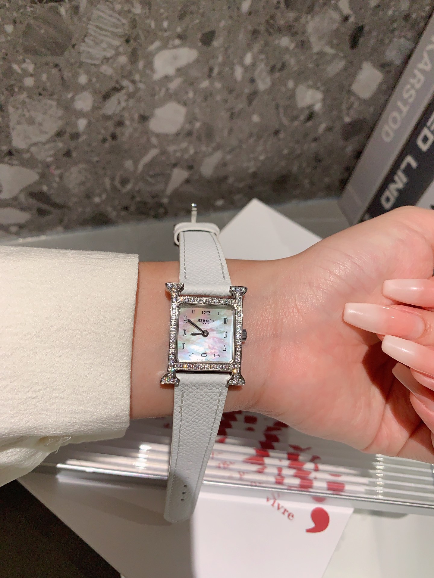 爆買いできる エルメス時計 買え ないコピー シンプル 牛革 優雅 H形ケース ウォッチ 腕時計 ホワイト_1