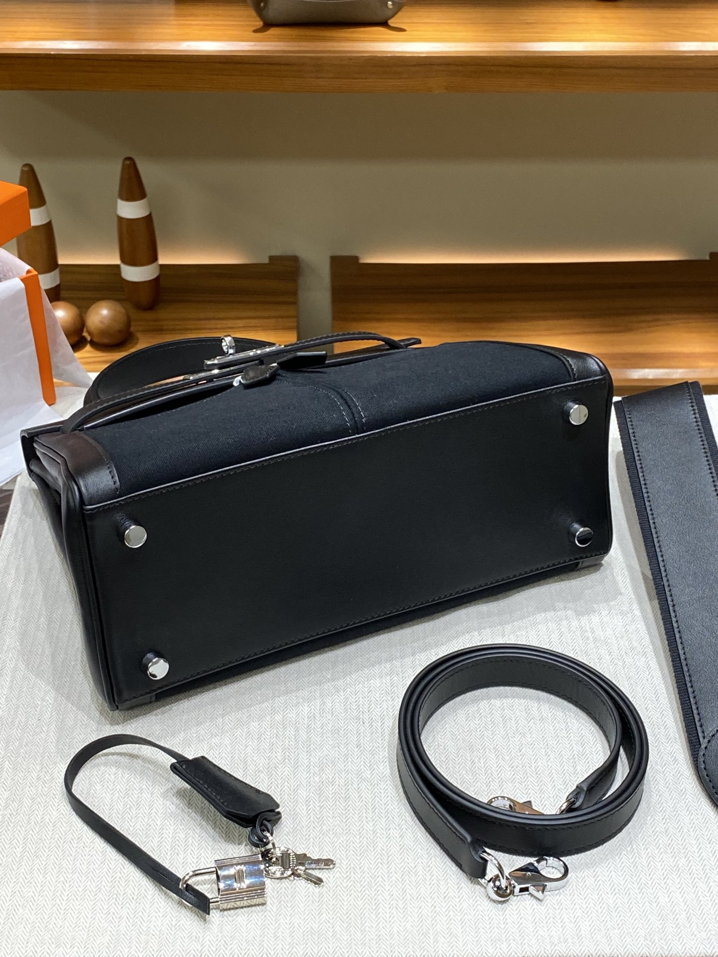 お買い得なエルメスバッグ チャームスーパーコピー 本革 ハンドバッグ 斜め掛け H13-28 ブラック_3