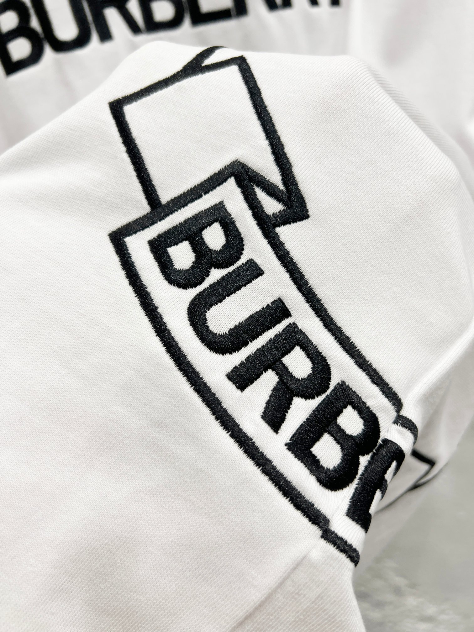 burberry ロング t シャツ偽物 ロゴ刺繍 トップス 純綿 プリント 上質 ホワイト_4