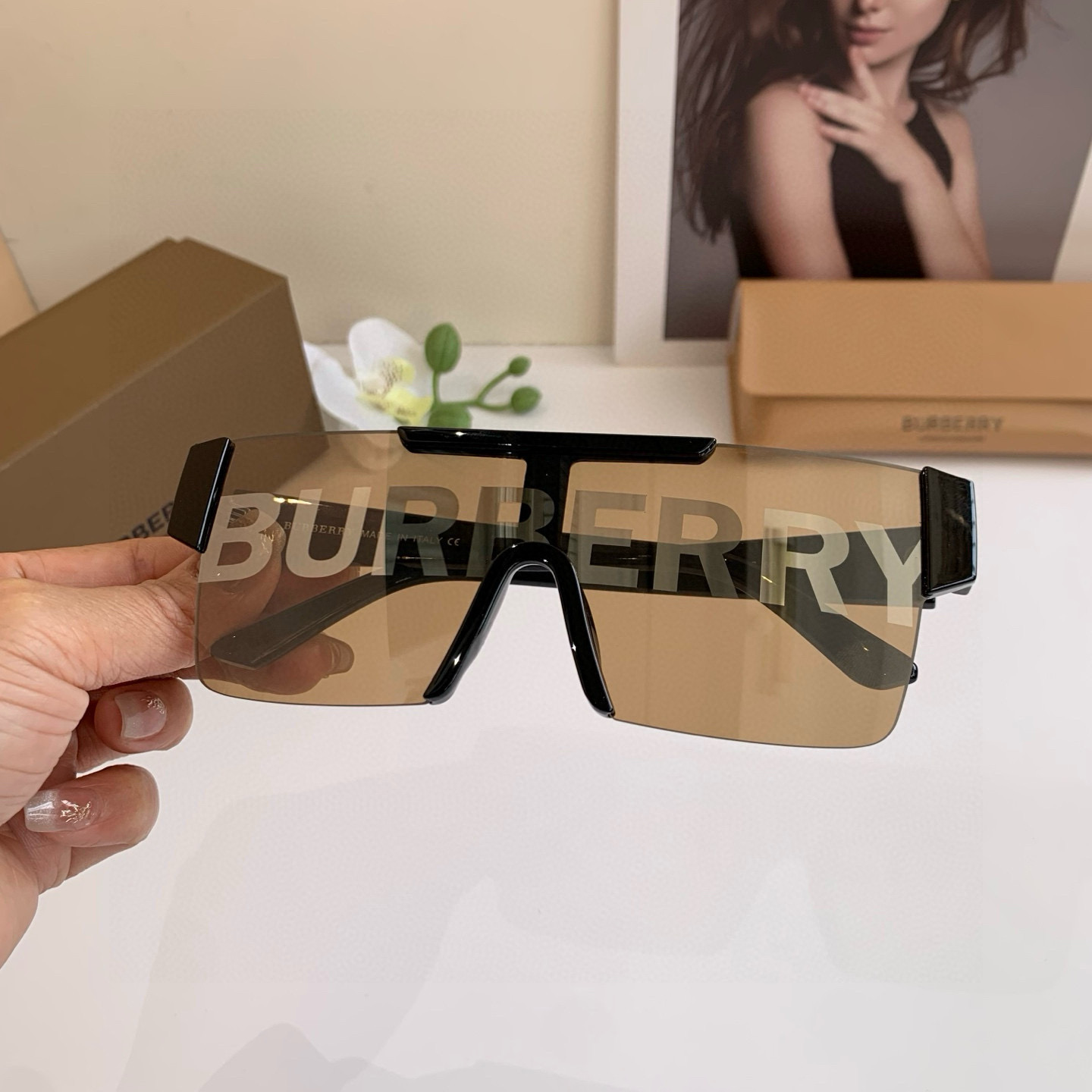 burberryサングラスコピー カジュアル 日焼け止め 眼鏡 男女兼用 ブラウン_3