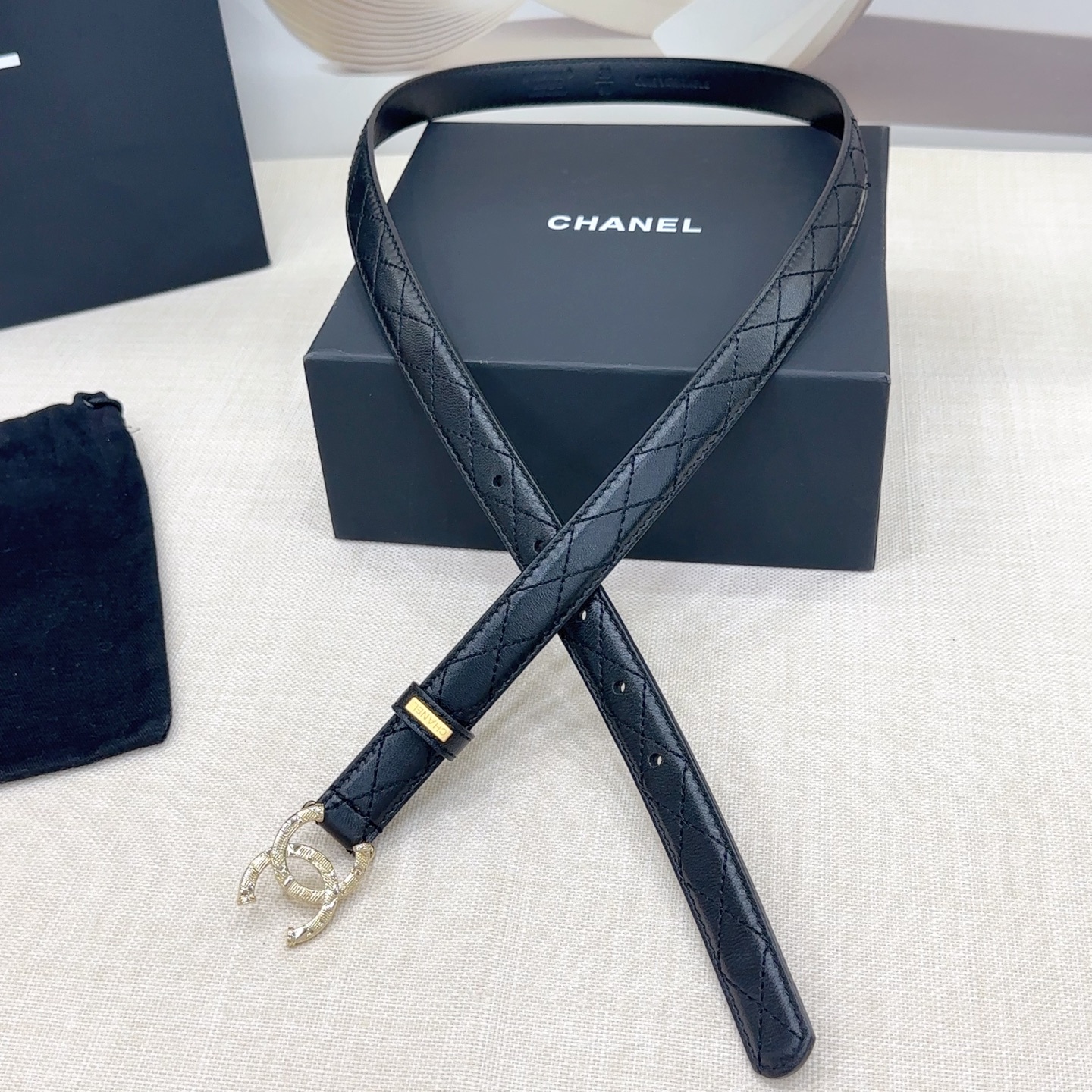 シャネル ベルト 安いコピー レザー 本革 高品質 シンプル 幅2.0cm ゴールドバックル ブラック_2