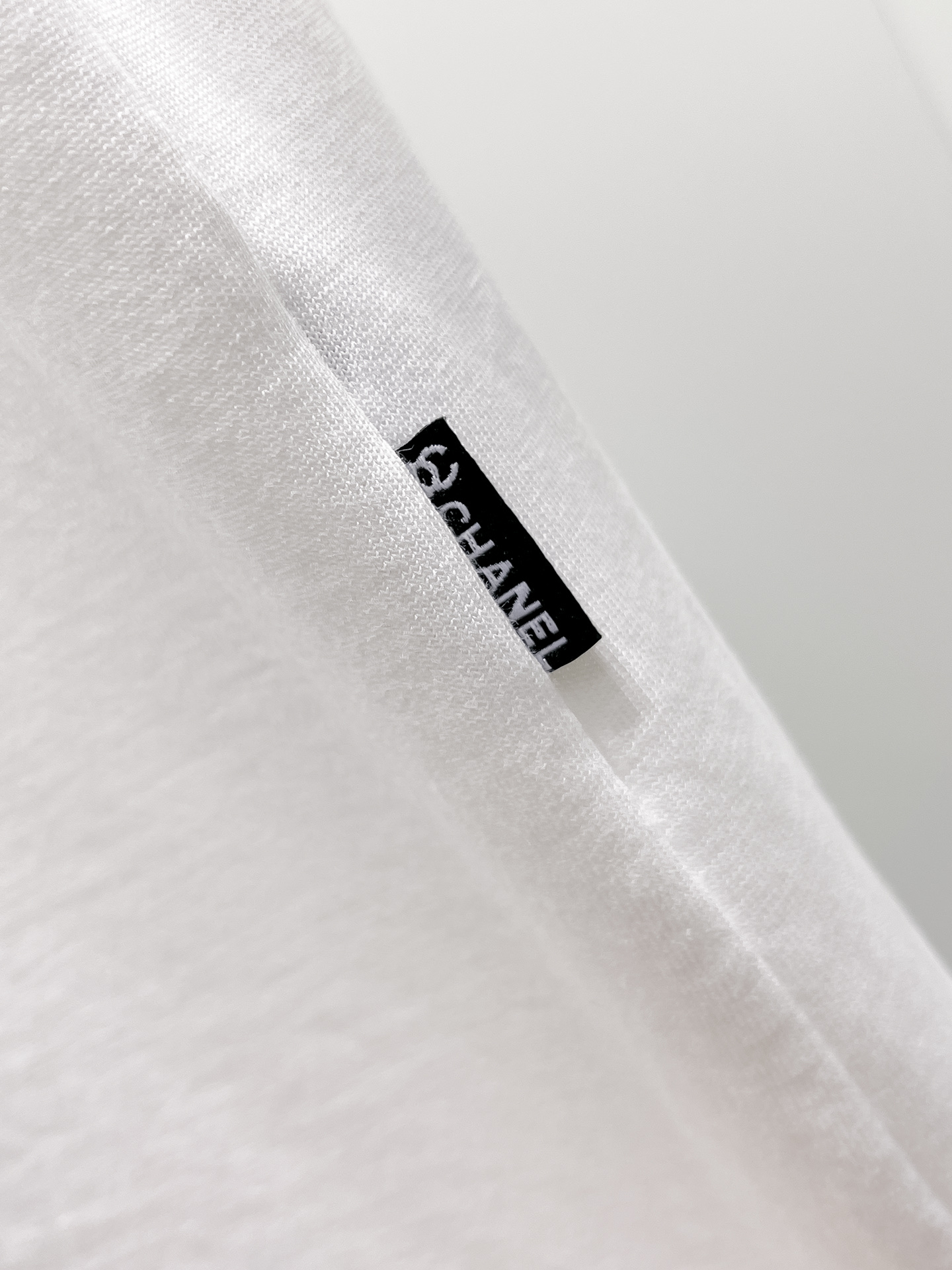 オンライン限定 chanel クロップ t シャツコピー トップス 短袖 プリント 純綿 柔軟 ホワイト_3