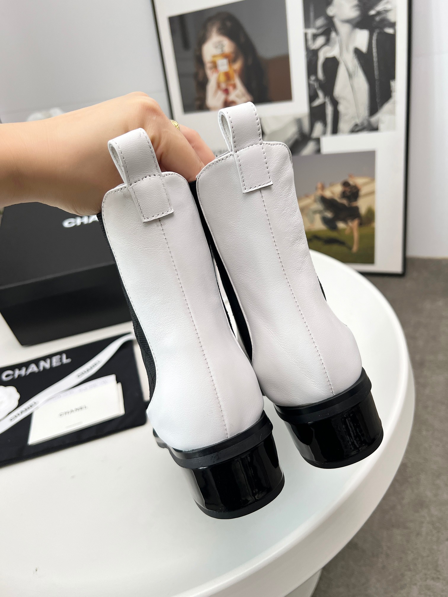 メルカリ シャネルブーツ偽物 レディシューズ 底4cm  優雅 ハイカット 本革 ホワイト_5