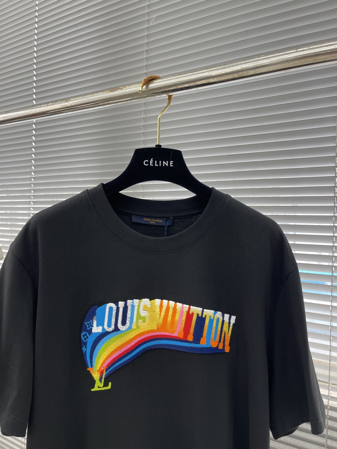 ルイヴィトンtシャツコピー 純綿 トップス 虹 プリント 半袖 シンプル ブラック_2