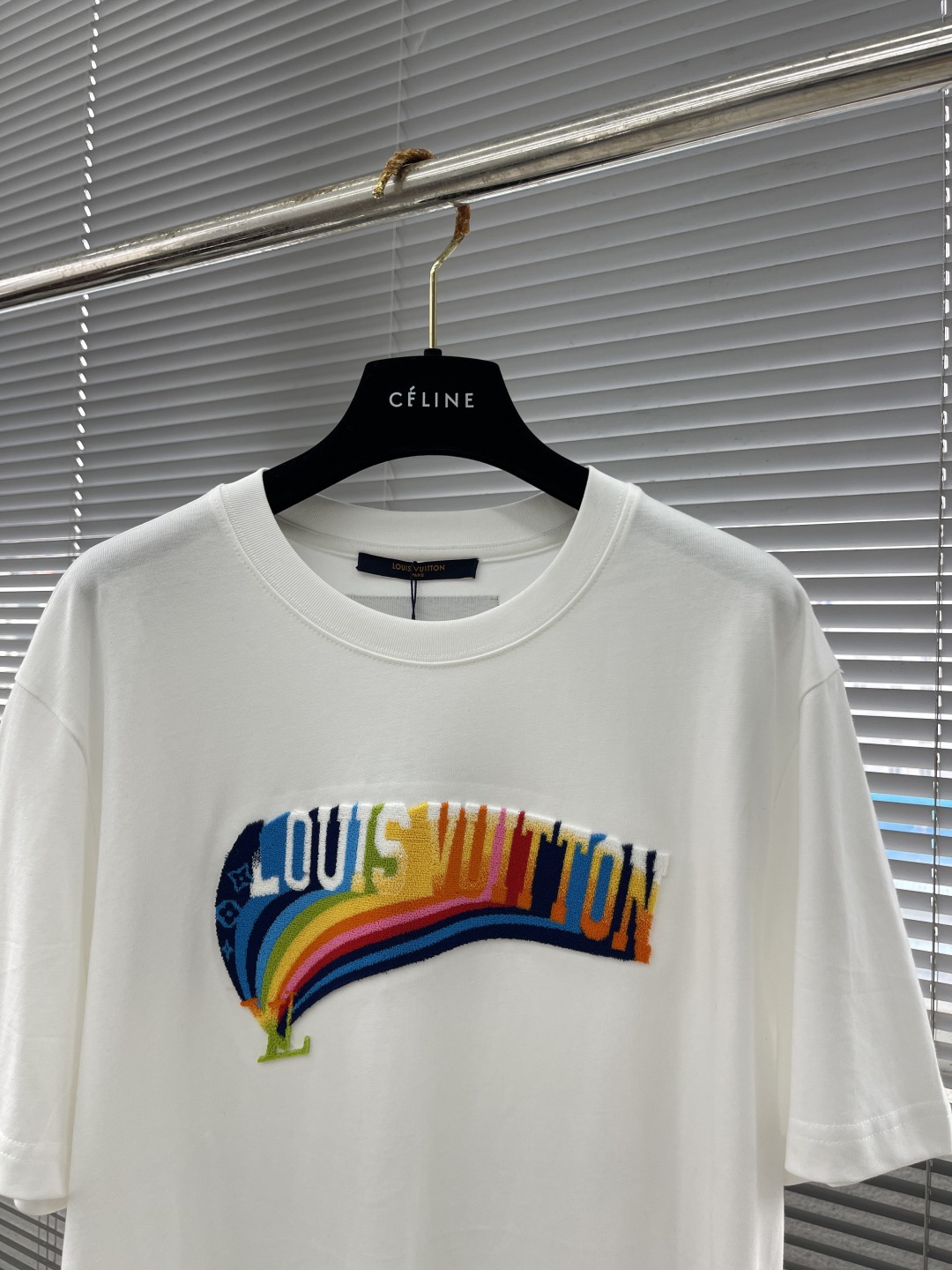 メンズ ルイヴィトンtシャツスーパーコピー 純綿 トップス 虹 プリント 半袖 シンプル ホワイト_3