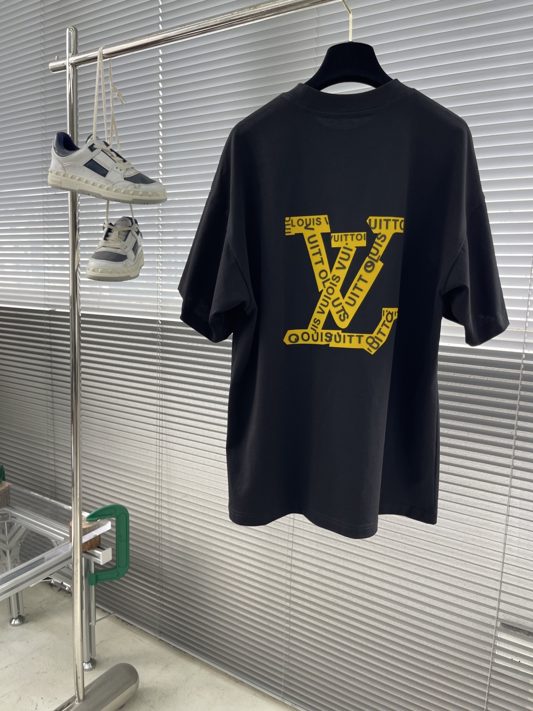 ルイヴィトンtシャツ新作スーパーコピー 純綿 トップス ロゴプリント 半袖 ゆったり ブラック_1