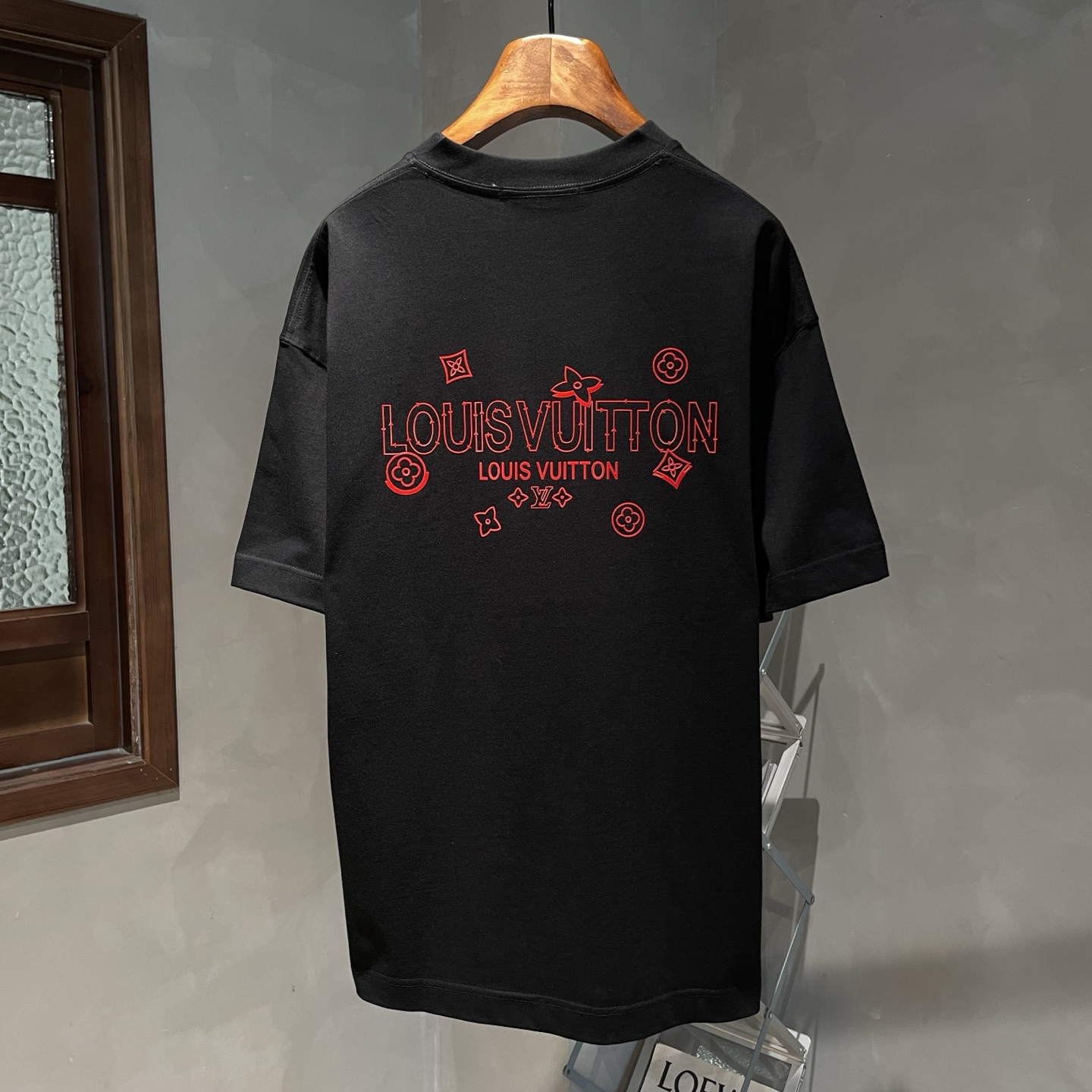 びっくりした価格 ヴィトンのtシャツコピー 純綿 トップス プリント 短袖 男女兼用 ブラック_2