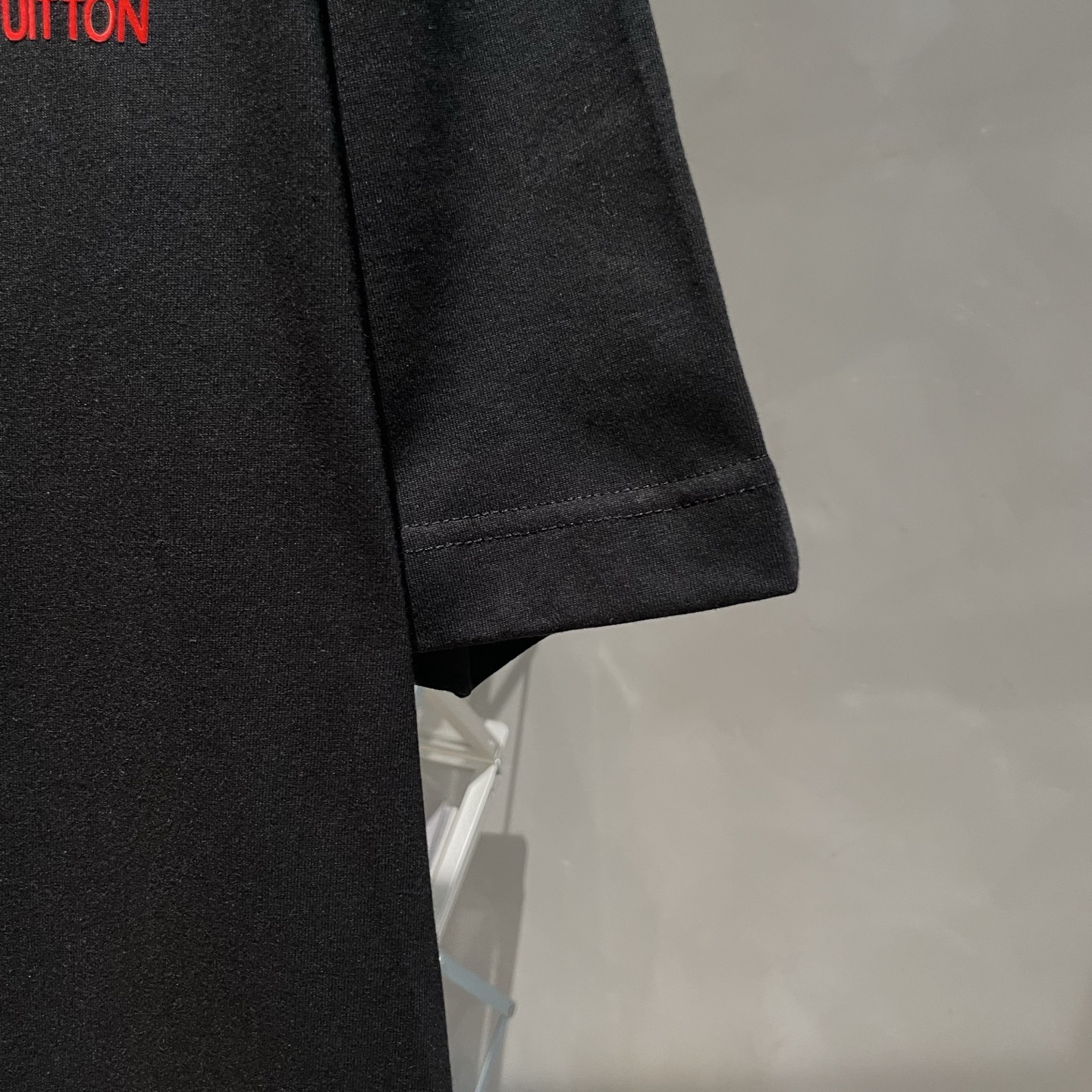 びっくりした価格 ヴィトンのtシャツコピー 純綿 トップス プリント 短袖 男女兼用 ブラック_4