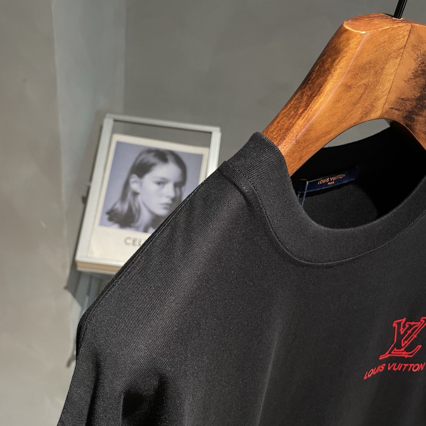 びっくりした価格 ヴィトンのtシャツコピー 純綿 トップス プリント 短袖 男女兼用 ブラック_6