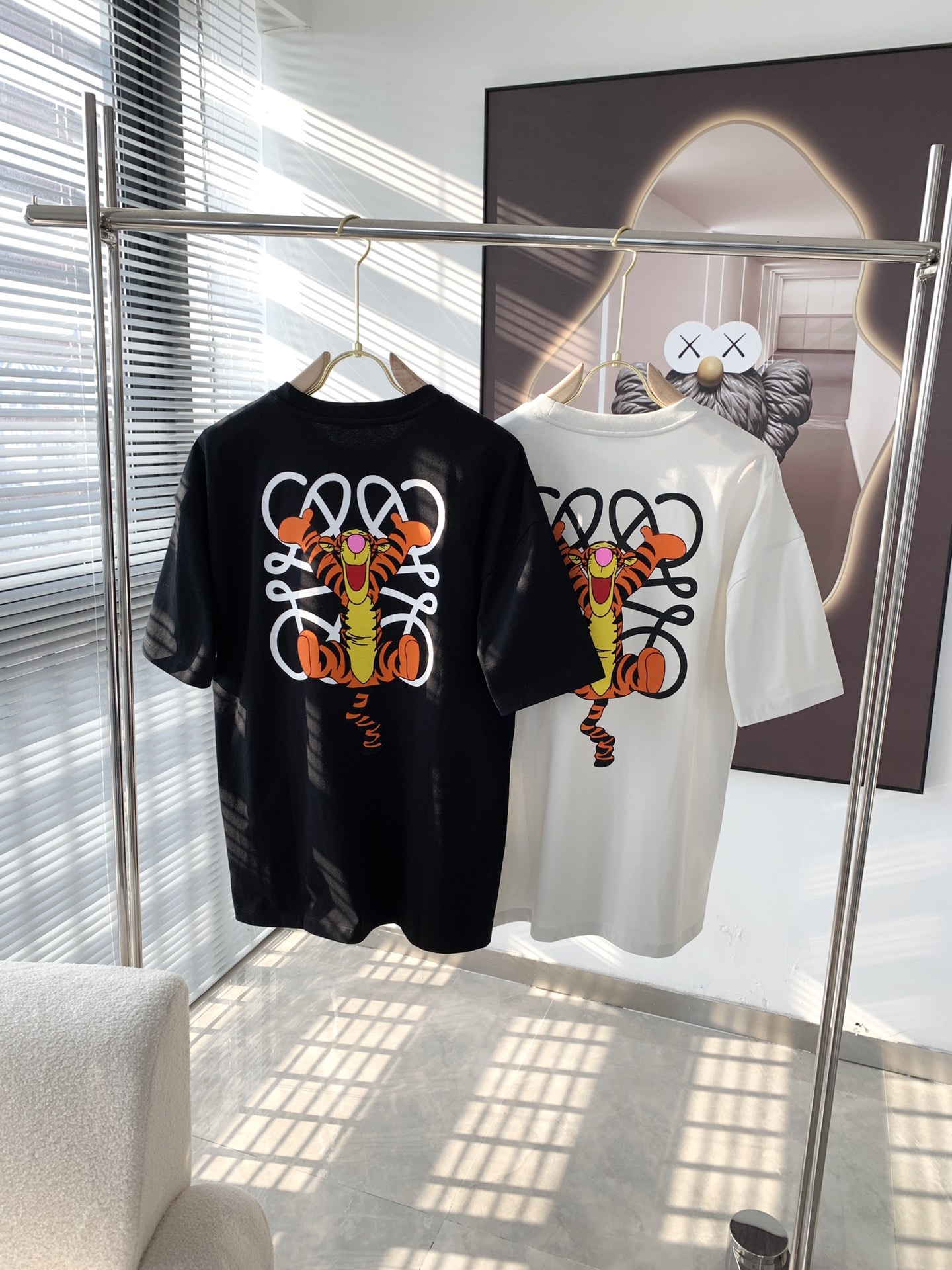 ロエベtシャツ 安いスーパーコピー ゆったり 純綿 通気性いい トップス 短袖 プリント 2色可選_1