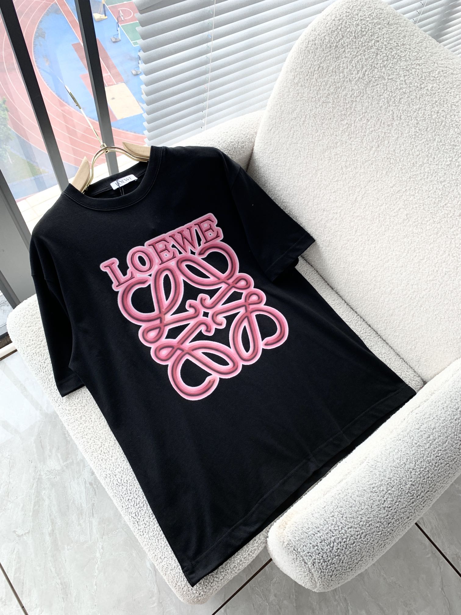 個性的なロエベtシャツ サイズ偽物 ゆったり 純綿 通気性いい トップス 短袖 プリント_4