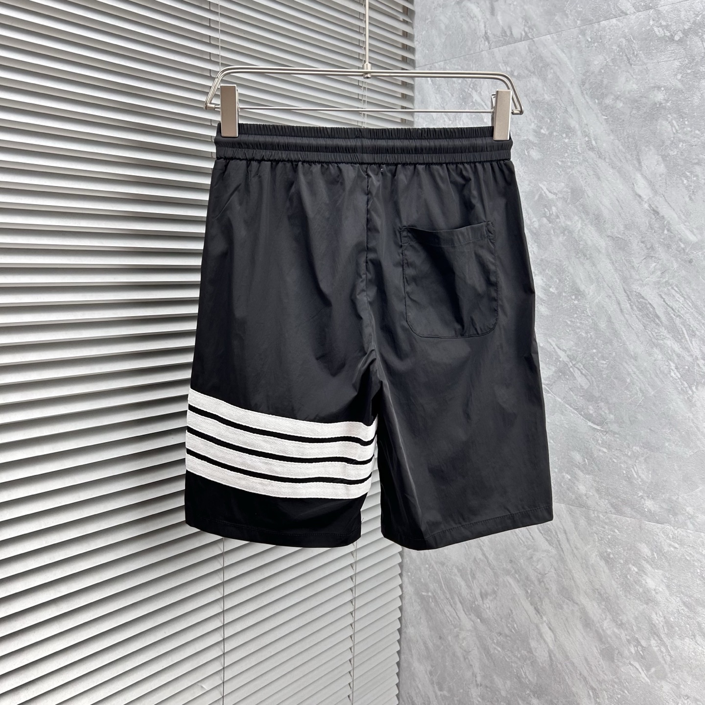 TB トムブラウンパンツ偽物 純綿 ショットパンツ ゆったり ランニング ブラック_2