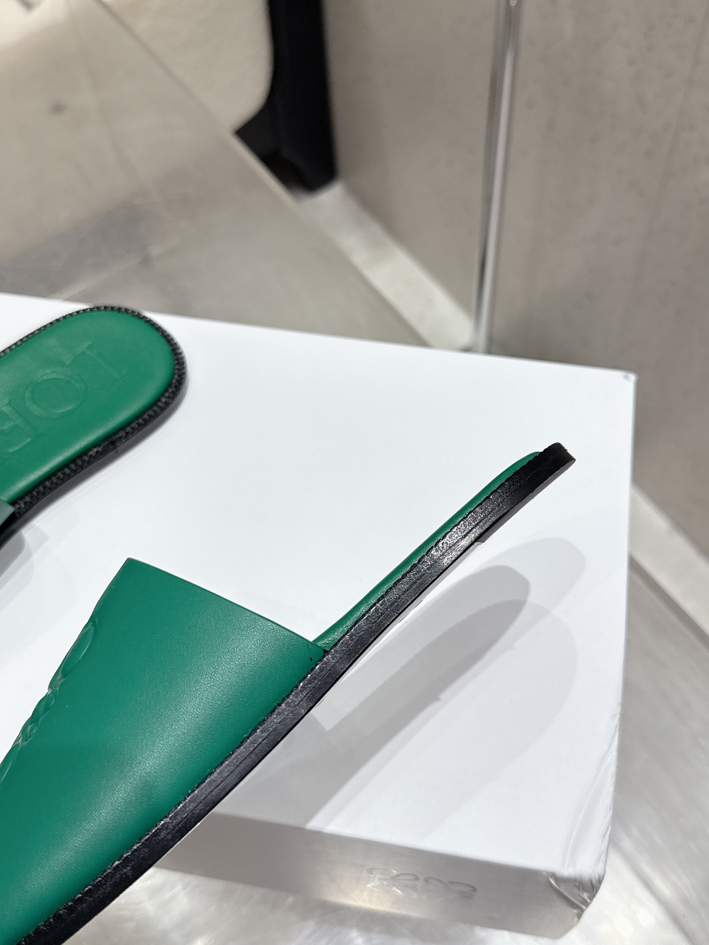 超激得の新品 loewe サンダルスーパーコピー スリッパ 牛革 シンプル グリーン_3