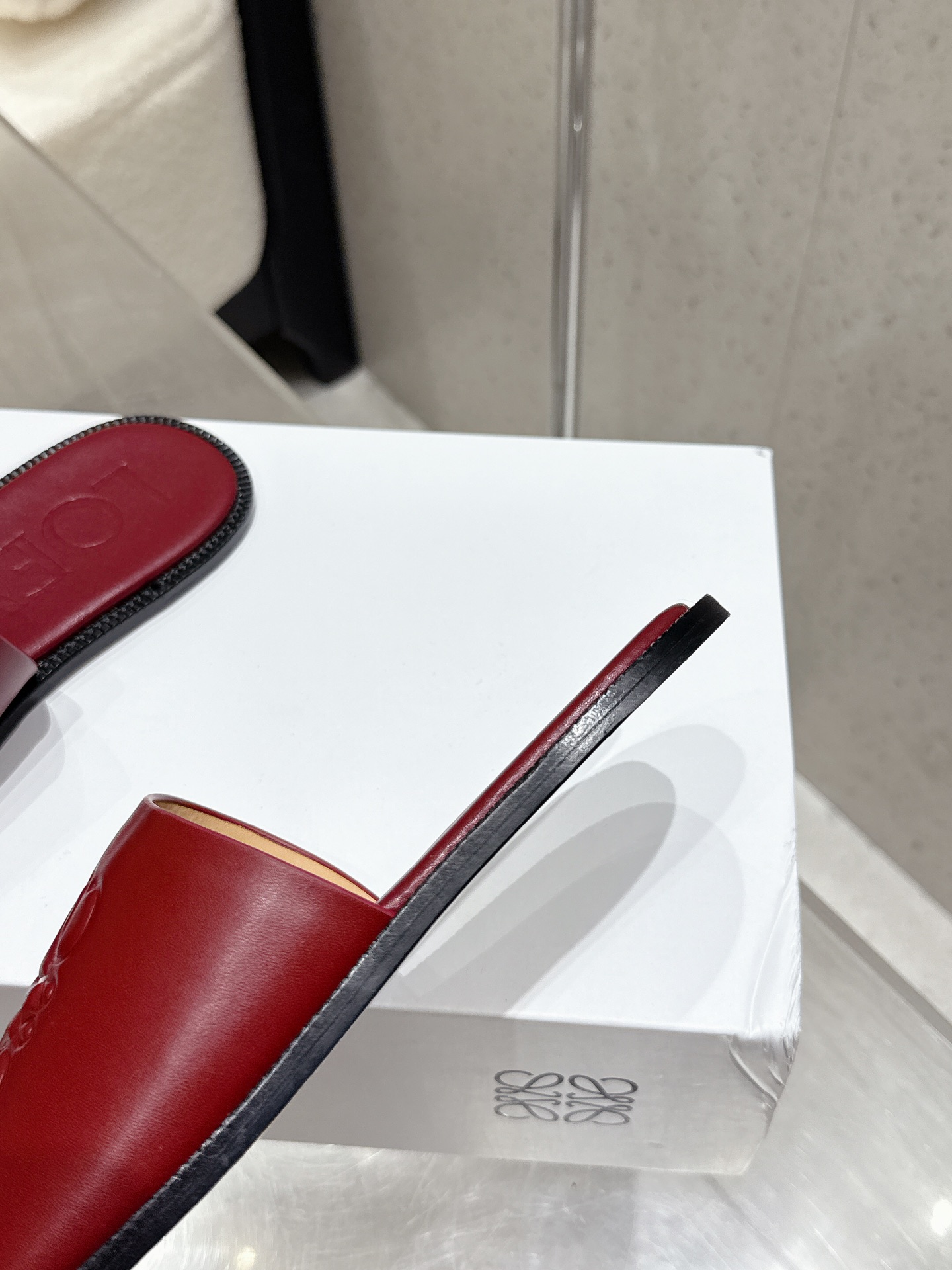 超激得の新品 loewe レディ サンダル偽物 スリッパ 牛革 シンプル レッド_6