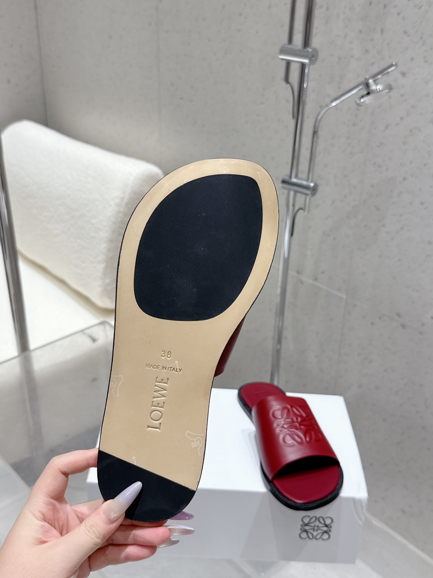 超激得の新品 loewe レディ サンダル偽物 スリッパ 牛革 シンプル レッド_7