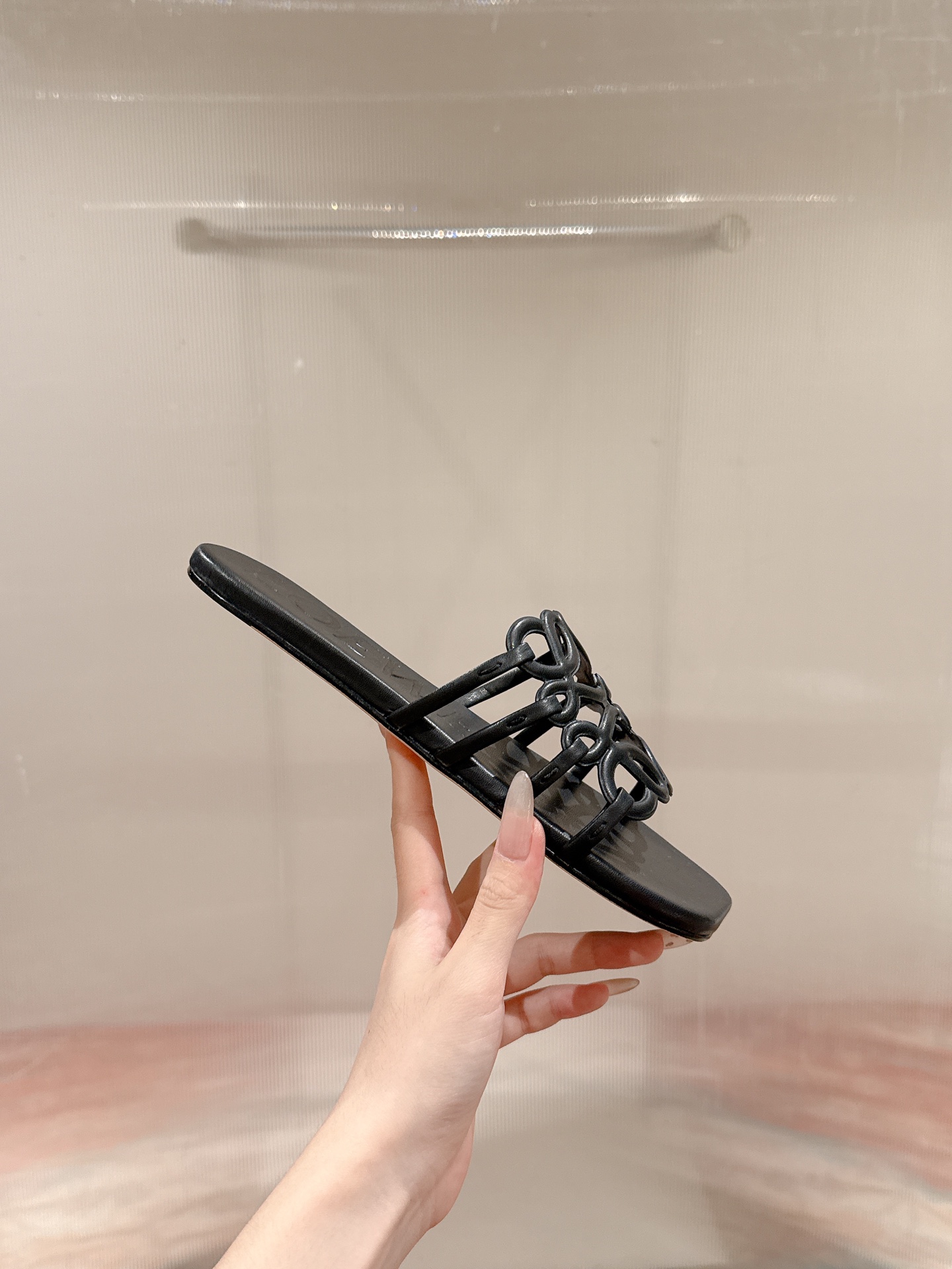 お買い得品 ロエベ アナグラム サンダル偽物 スリッパ 柔軟 ファッション感 ブラック_4