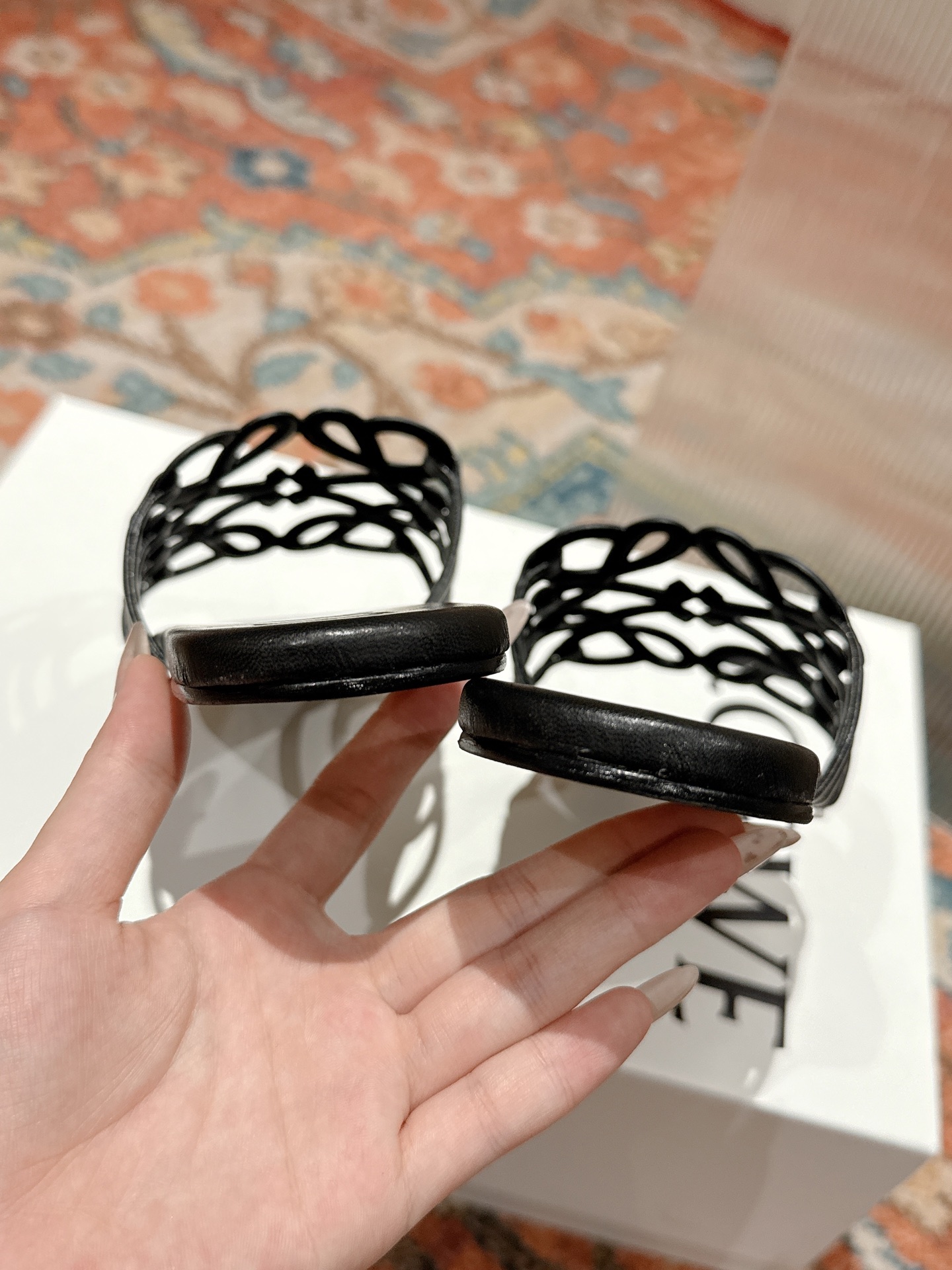 お買い得品 ロエベ アナグラム サンダル偽物 スリッパ 柔軟 ファッション感 ブラック_6