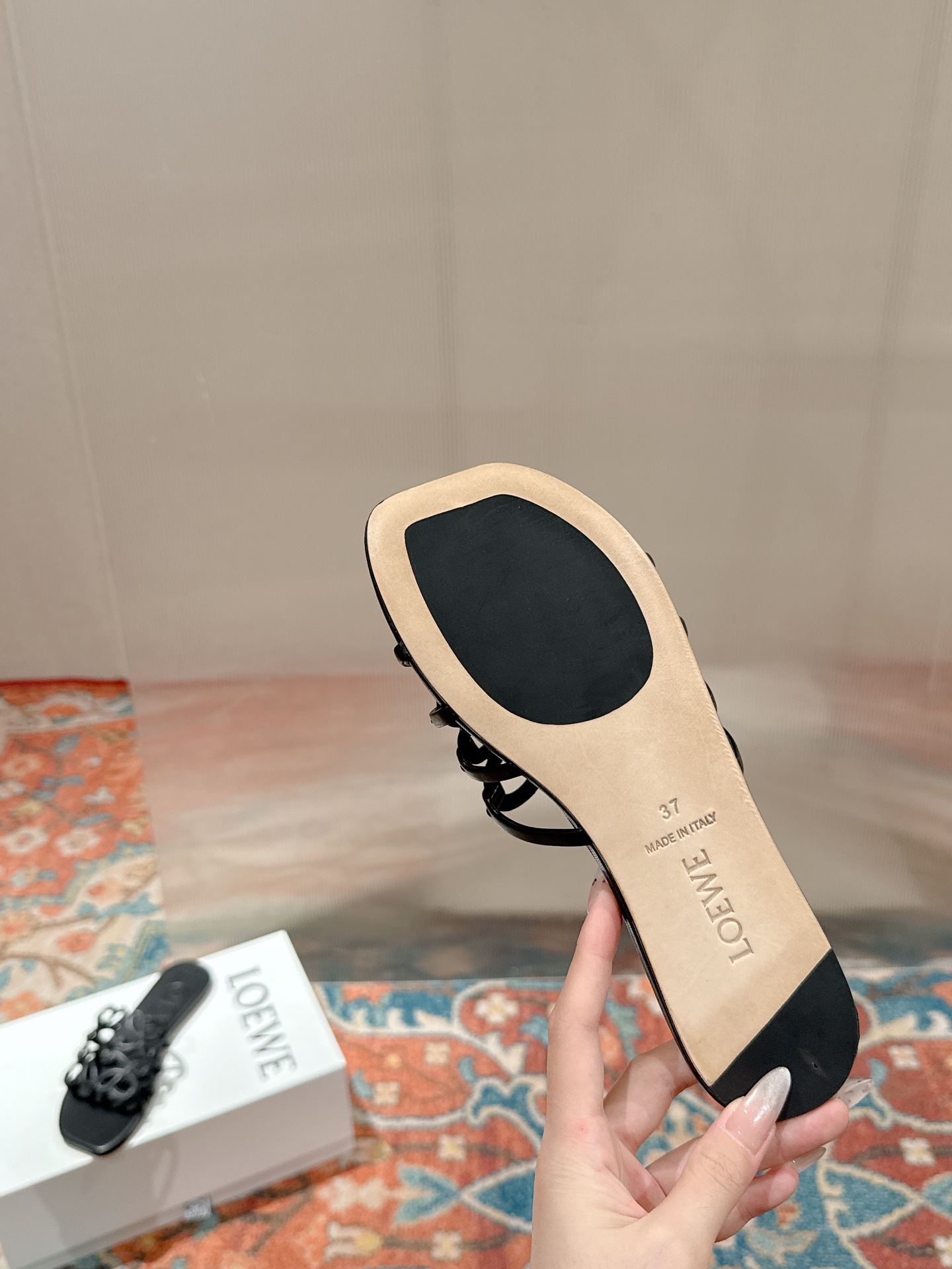 お買い得品 ロエベ アナグラム サンダル偽物 スリッパ 柔軟 ファッション感 ブラック_7