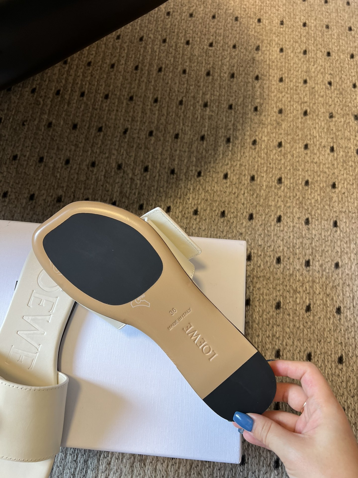 ロエベ サンダル アナグラムコピー 上質商品 スリッパ 柔軟 優雅レディ ホワイト_6