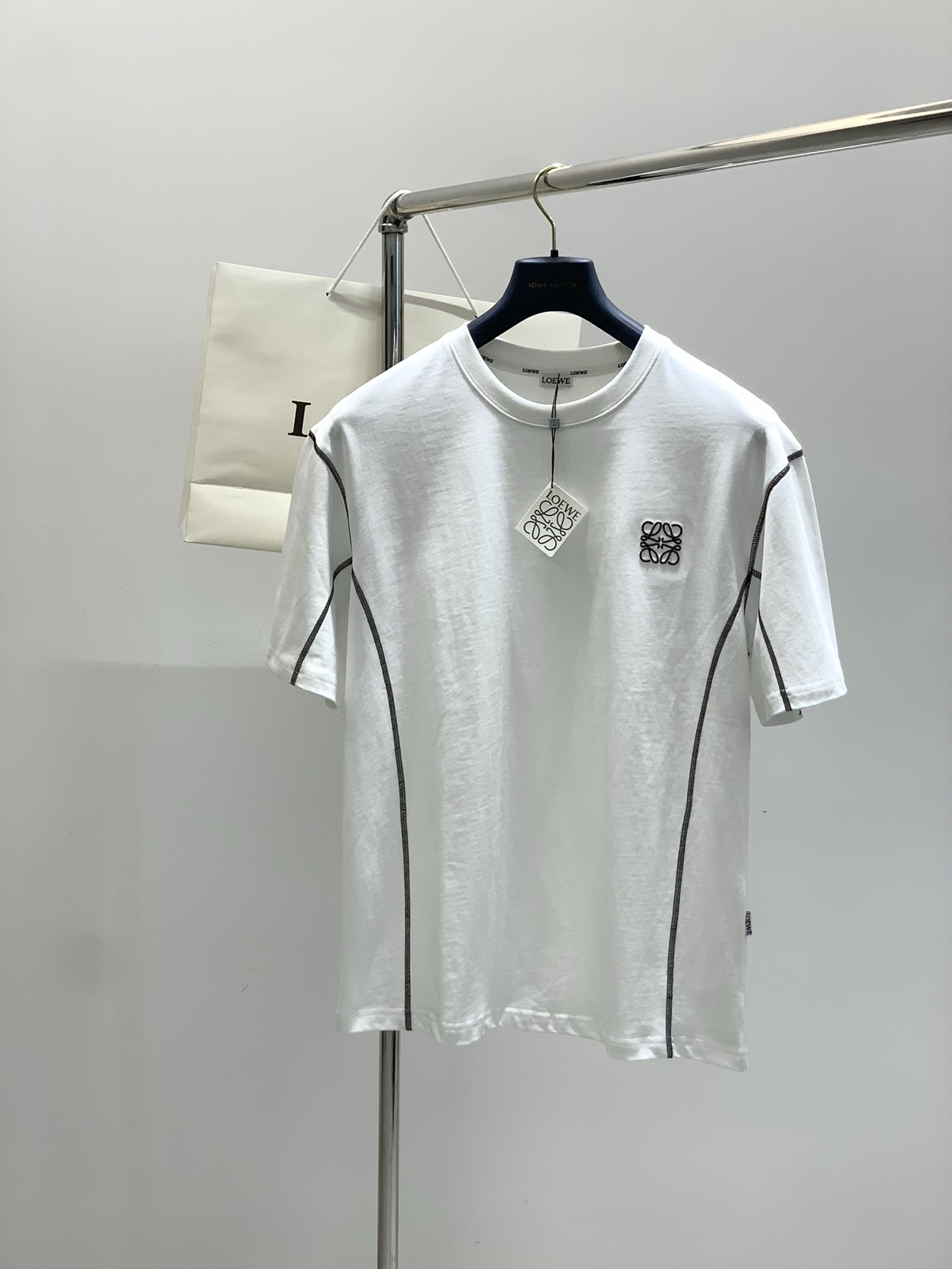 ロエベ tシャツ カルシファー偽物 トップス 純綿 柔らかい 半袖 ロゴ刺繍 ホワイト_1