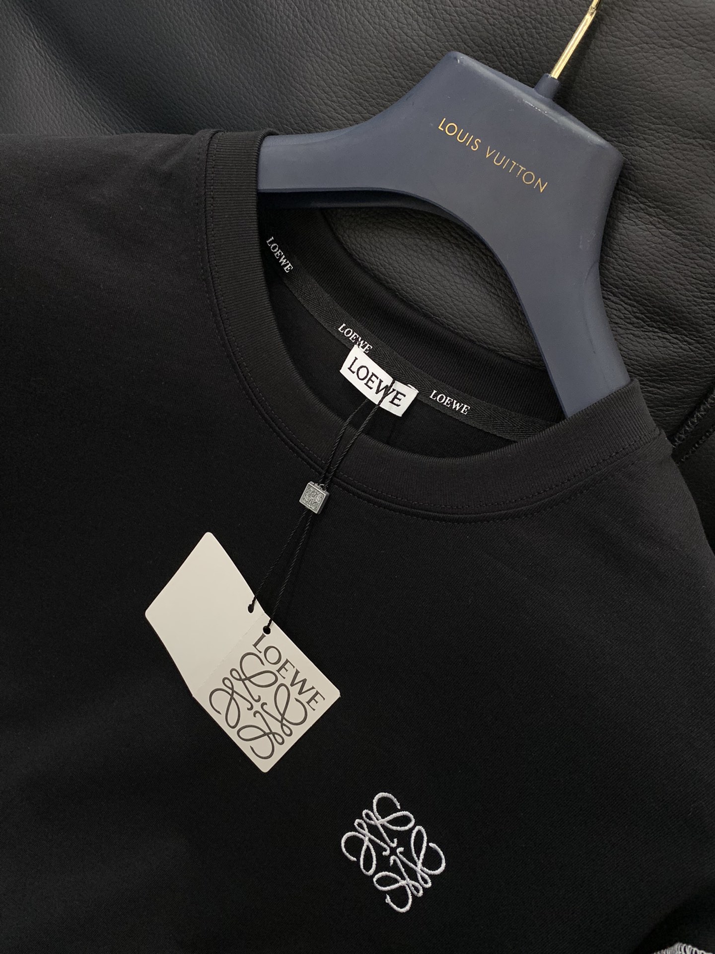 ロエベ tシャツサイズ感コピー トップス 純綿 柔らかい 半袖 ロゴ刺繍 ブラック_4