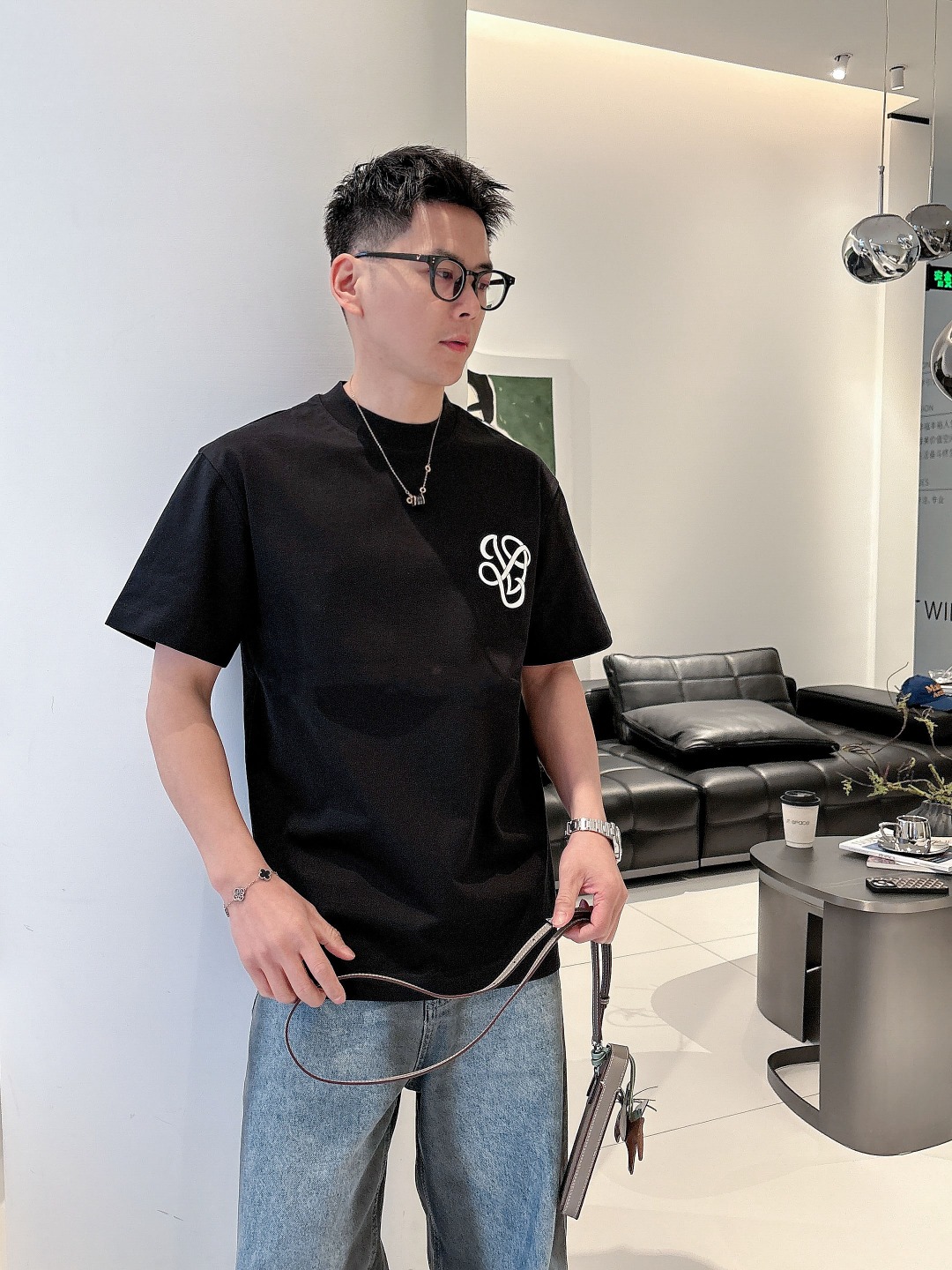 セール開催中 メンズ ロエベ tシャツＮ級品 トップス 純綿 柔らかい 半袖 プリント ブラック_2