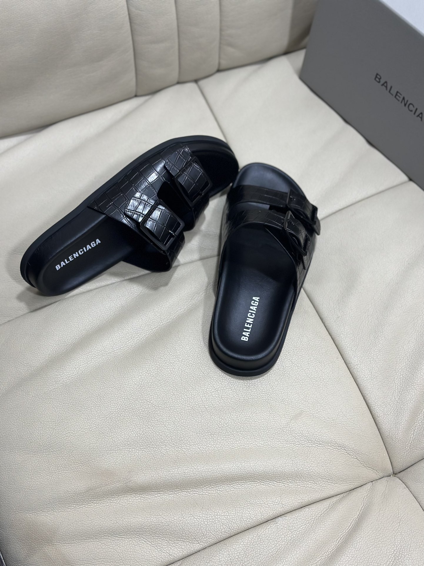 お勧め品 バレンシアガ サンダル アウトレットコピ 牛革 スリッパ 柔らかい メンズ ブラック_4