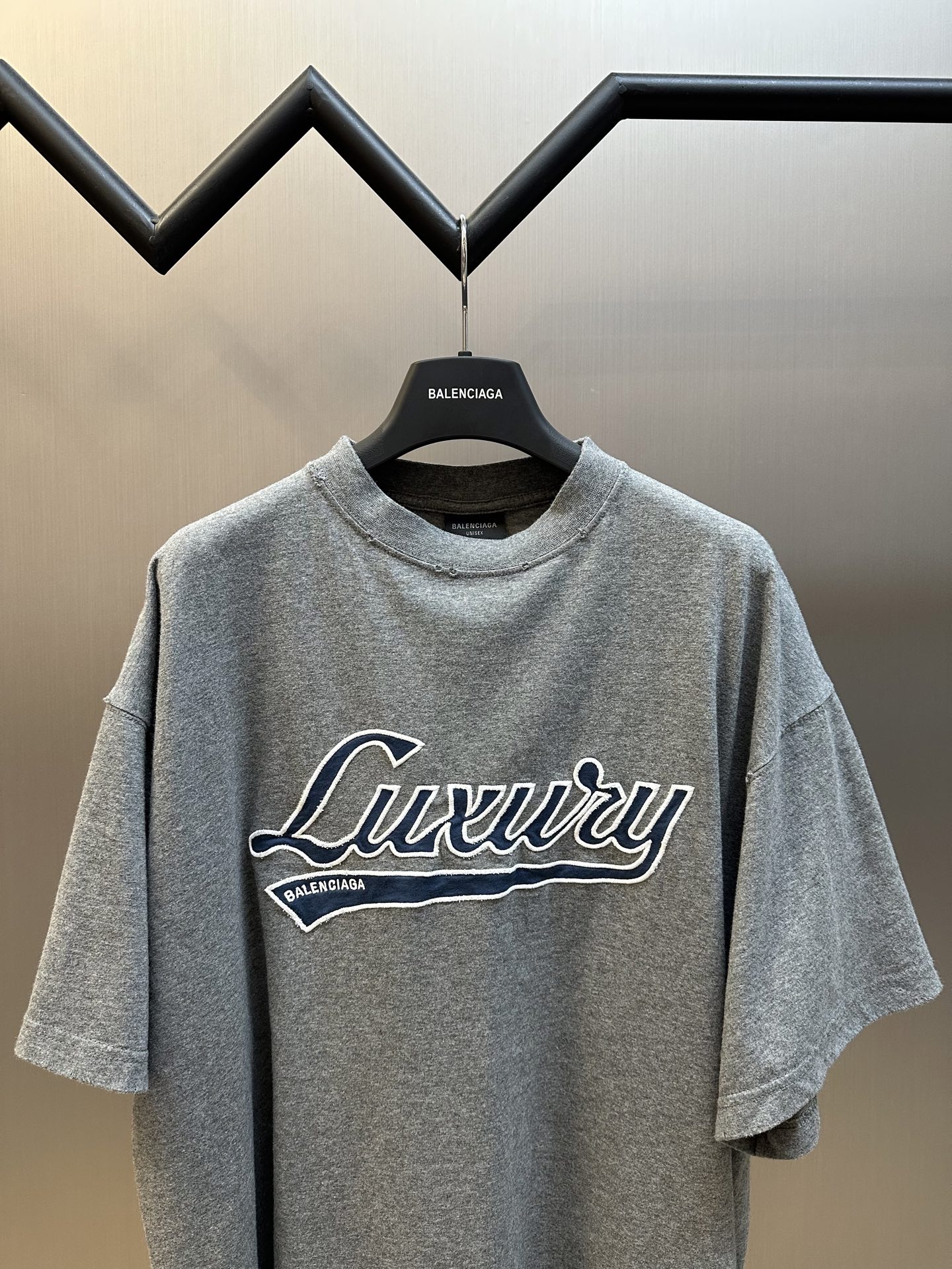 目を引く存在感 バレンシアガtシャツ 値段偽物 トップス 純綿 プリント 上質 ゆったり グレー_2