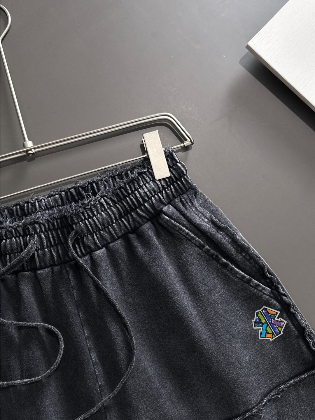限定のバレンシアガ スウェットパンツ偽物 柔らかい ショットズボン ゆったり 綿 ブラック_5