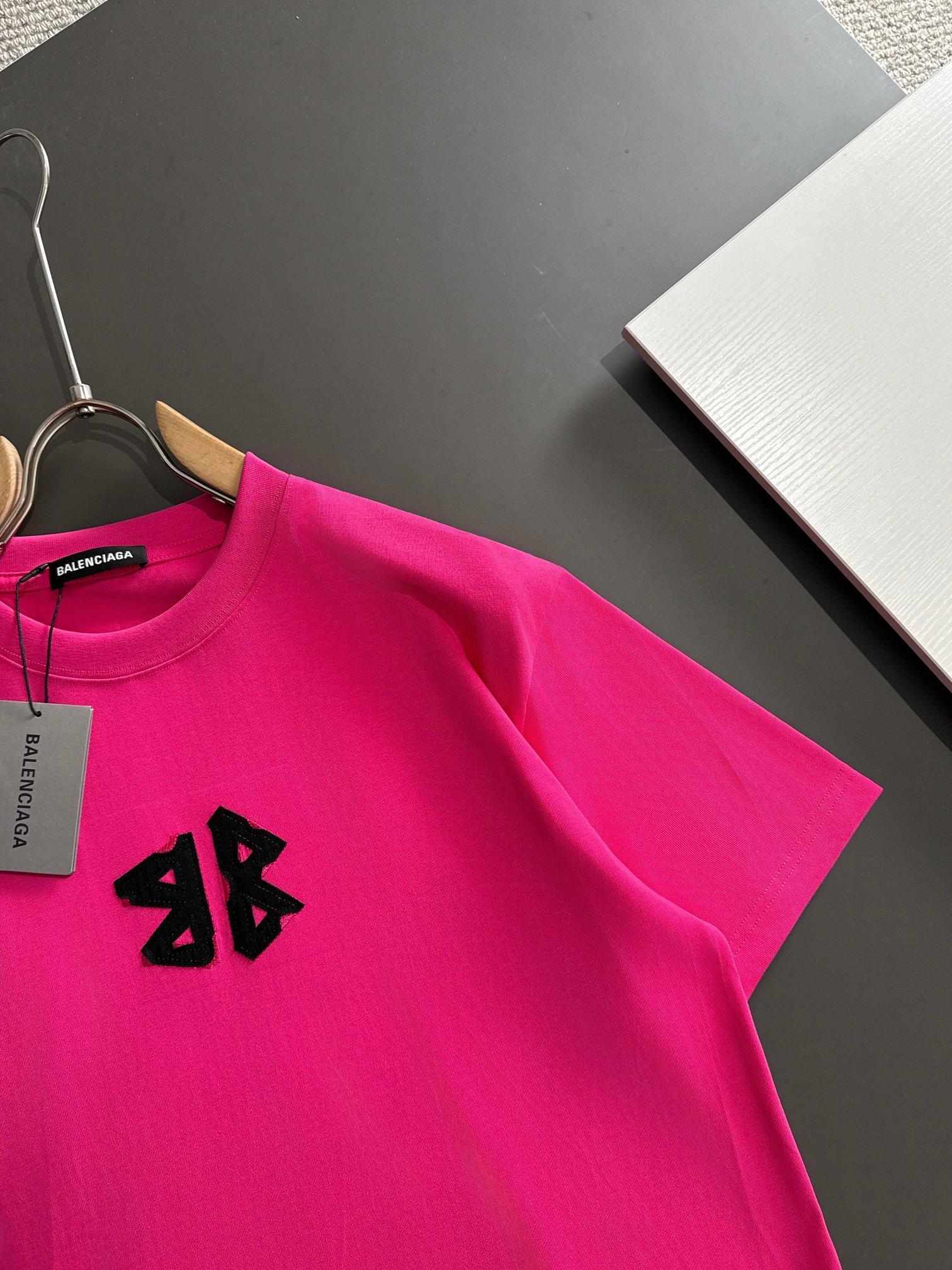 お得品‼バレンシアガ tシャツ アップルスーパーコピー 純綿 ゆったり トップス 短袖 プリント 男女兼用 ローズレッド_3